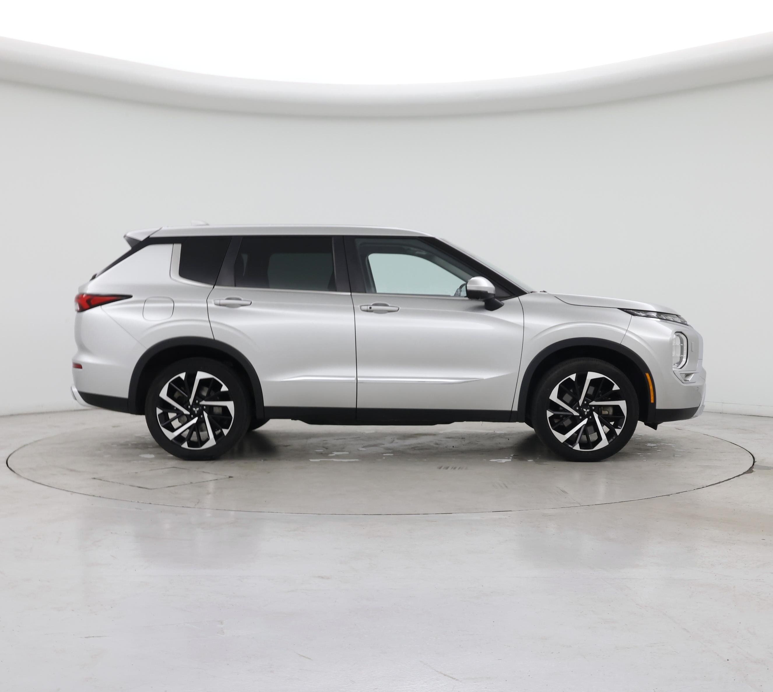 Thumbnail: 2022 Mitsubishi Outlander - 7