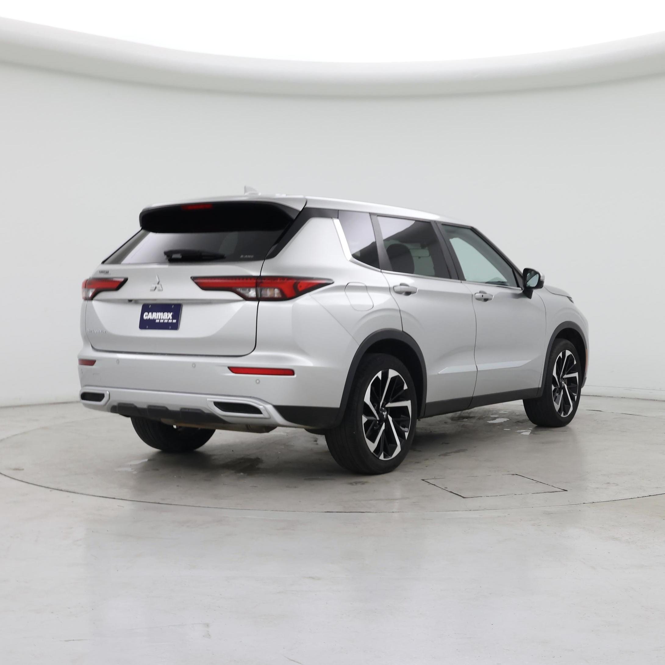 Thumbnail: 2022 Mitsubishi Outlander - 8