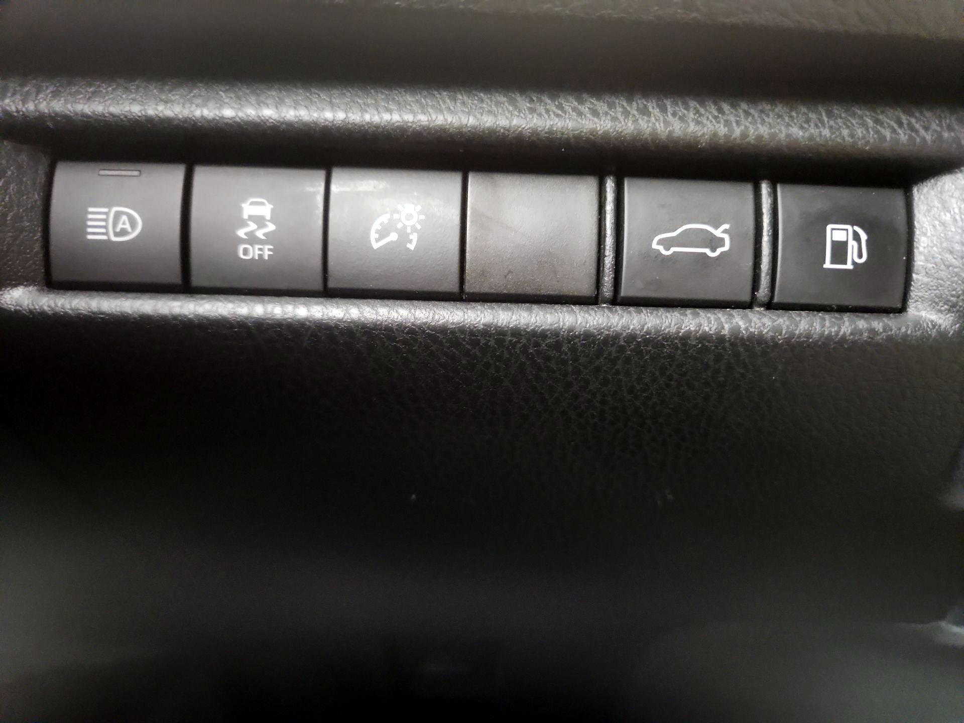 Thumbnail: 2025 Toyota Camry - 13