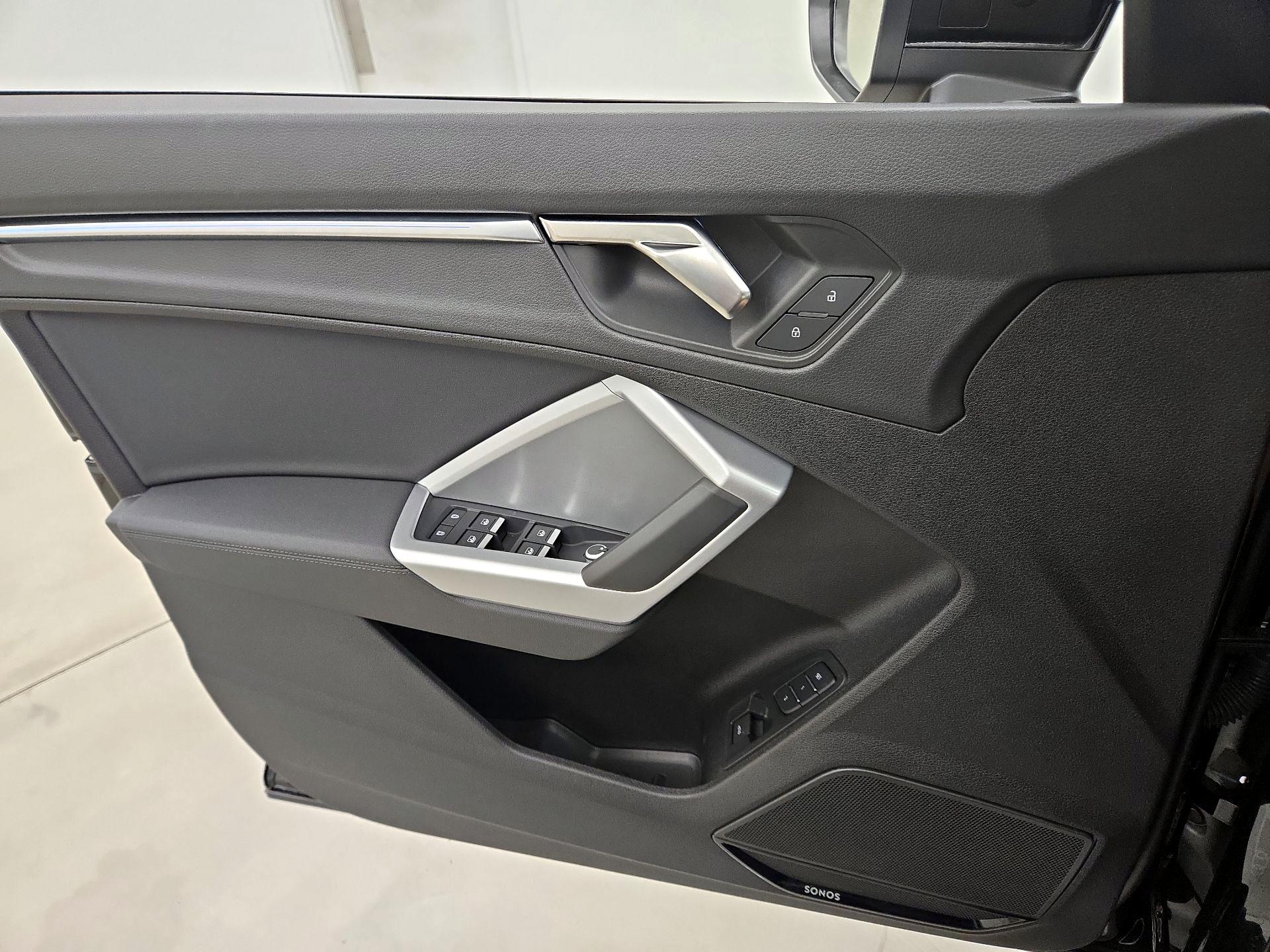 Thumbnail: 2025 Audi Q3 - 12