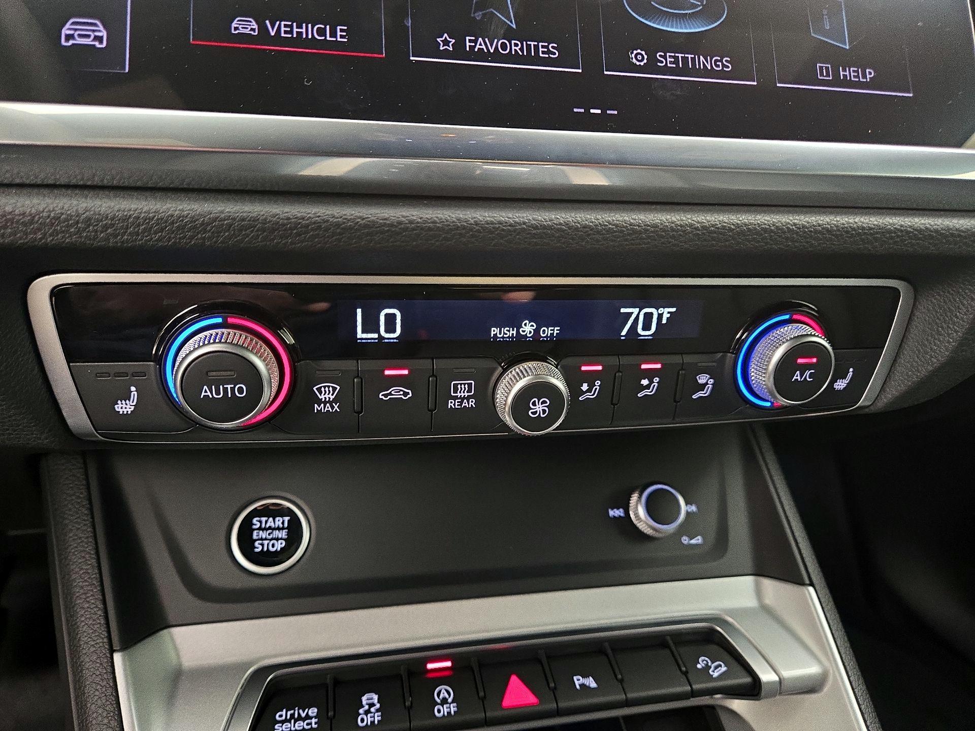 Thumbnail: 2025 Audi Q3 - 16