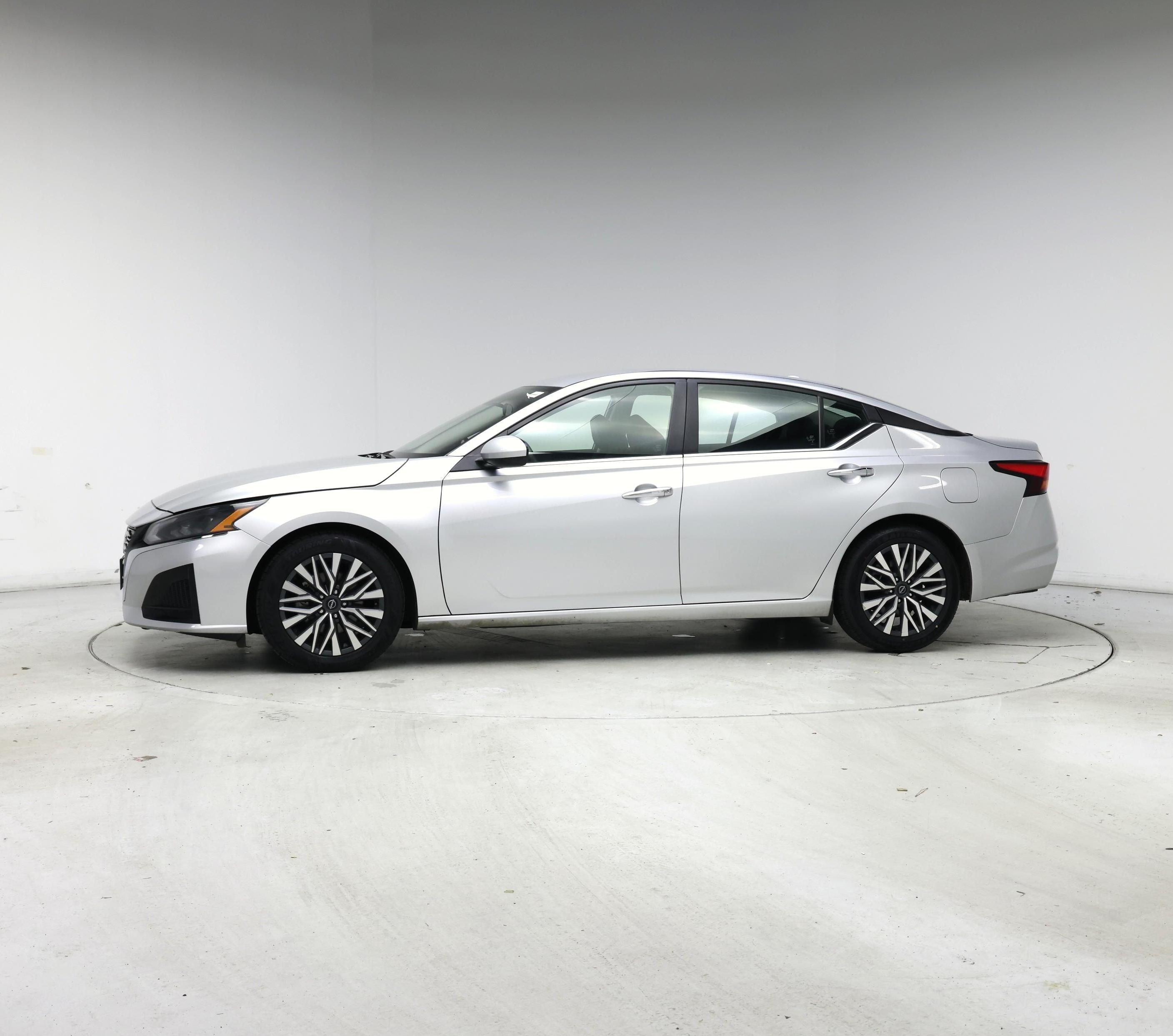 Thumbnail: 2023 Nissan Altima - 3