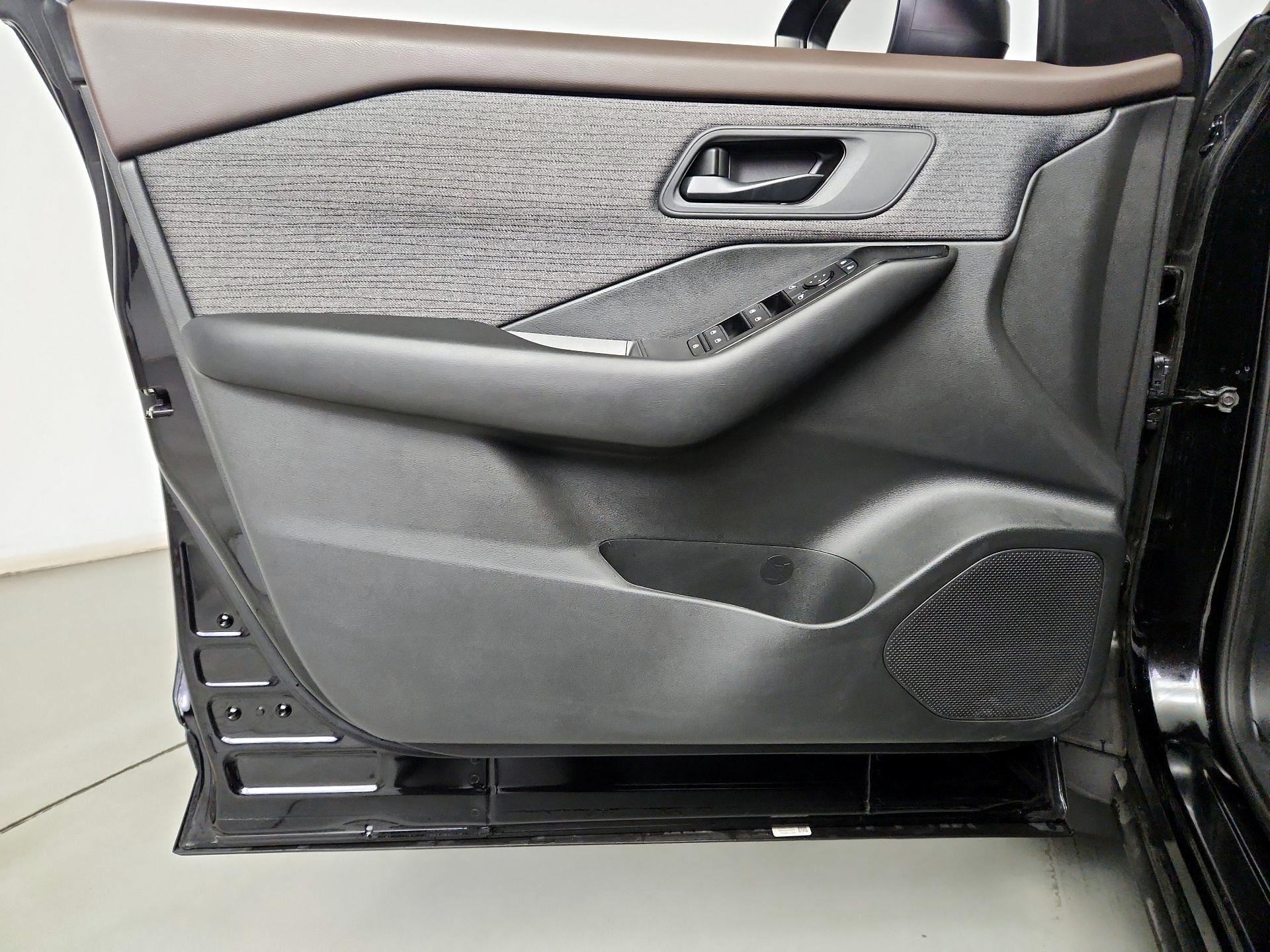 Thumbnail: 2023 Nissan Rogue - 12