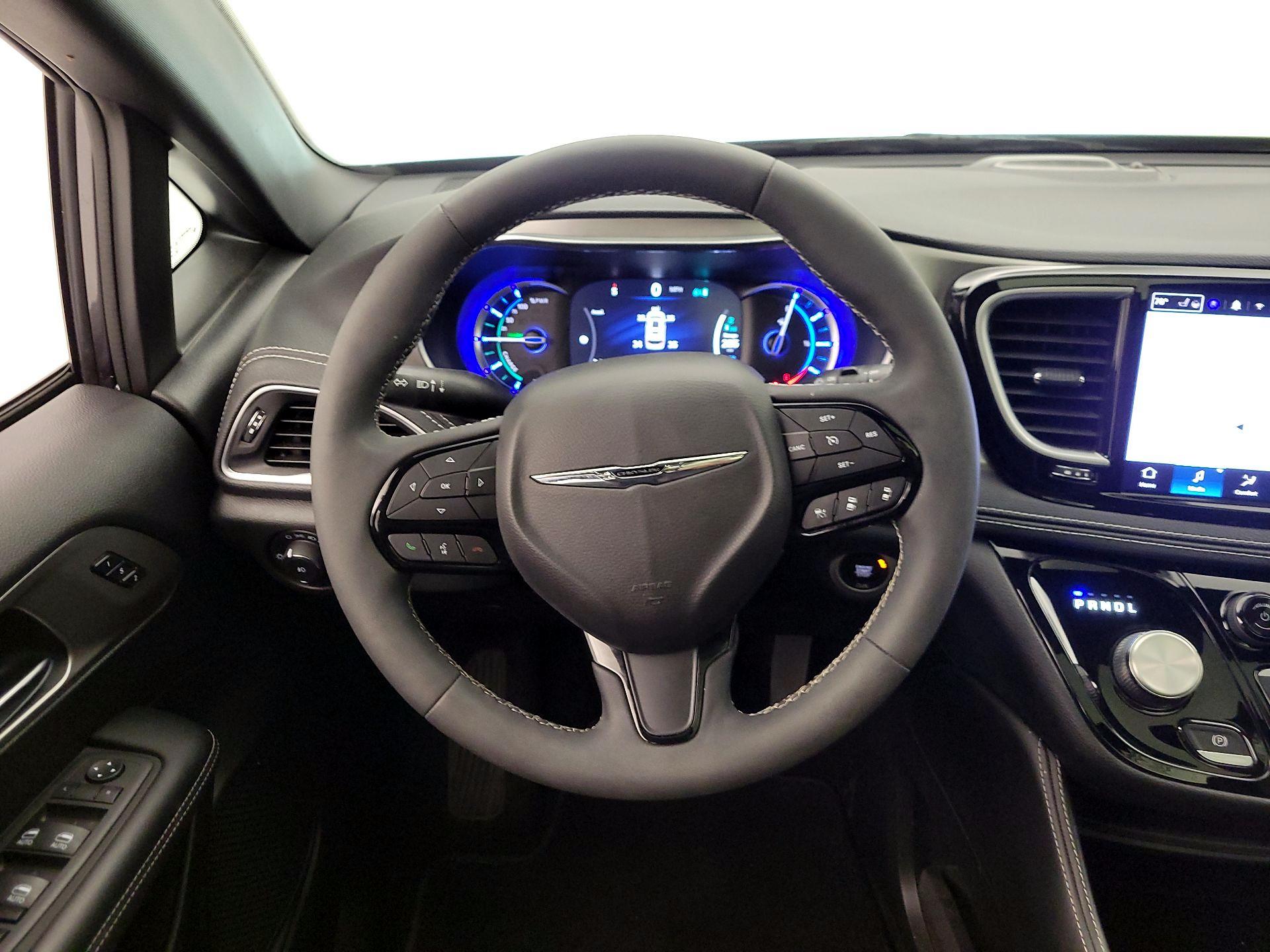 Thumbnail: 2022 Chrysler Pacifica - 10