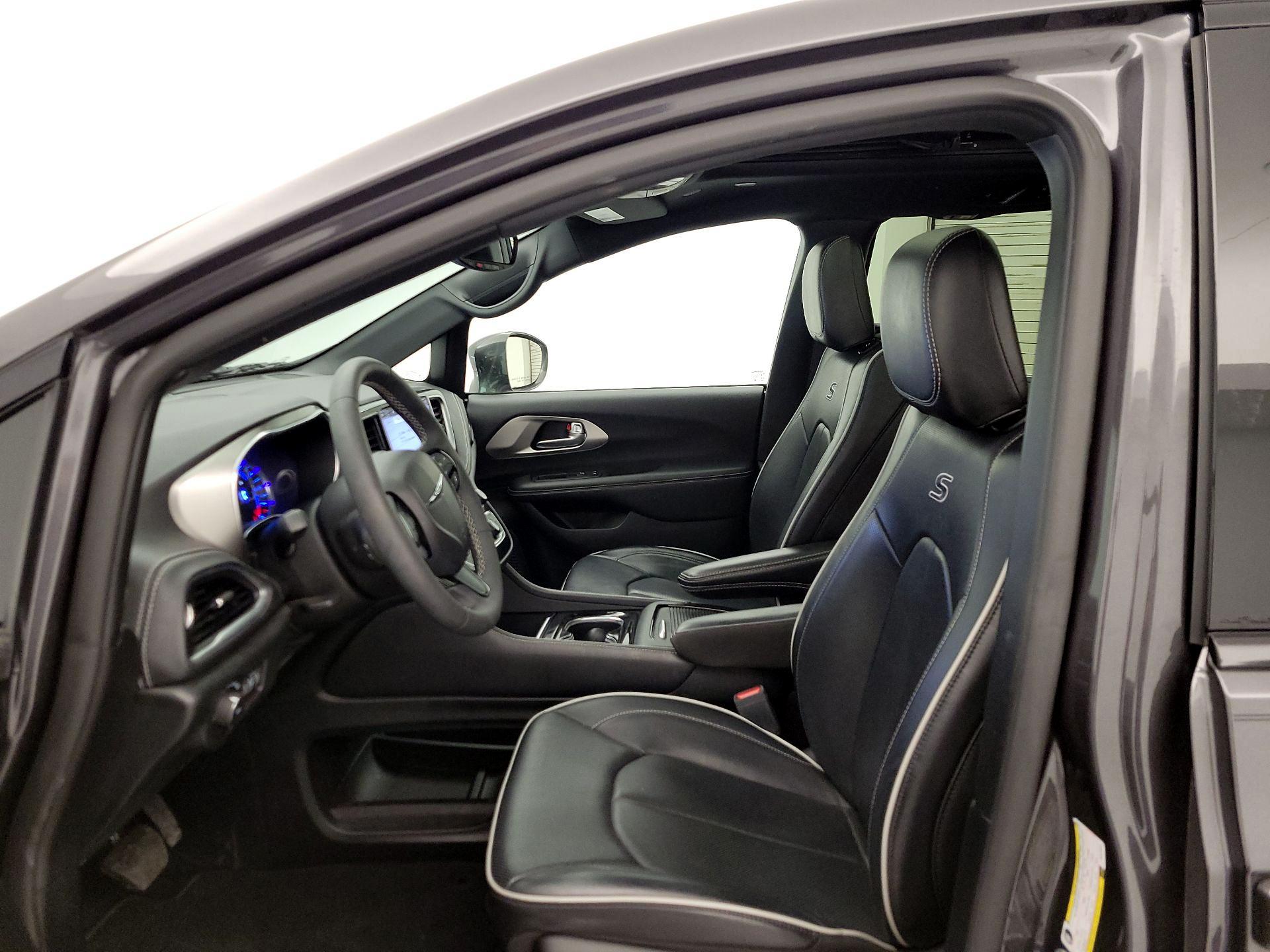 Thumbnail: 2022 Chrysler Pacifica - 11