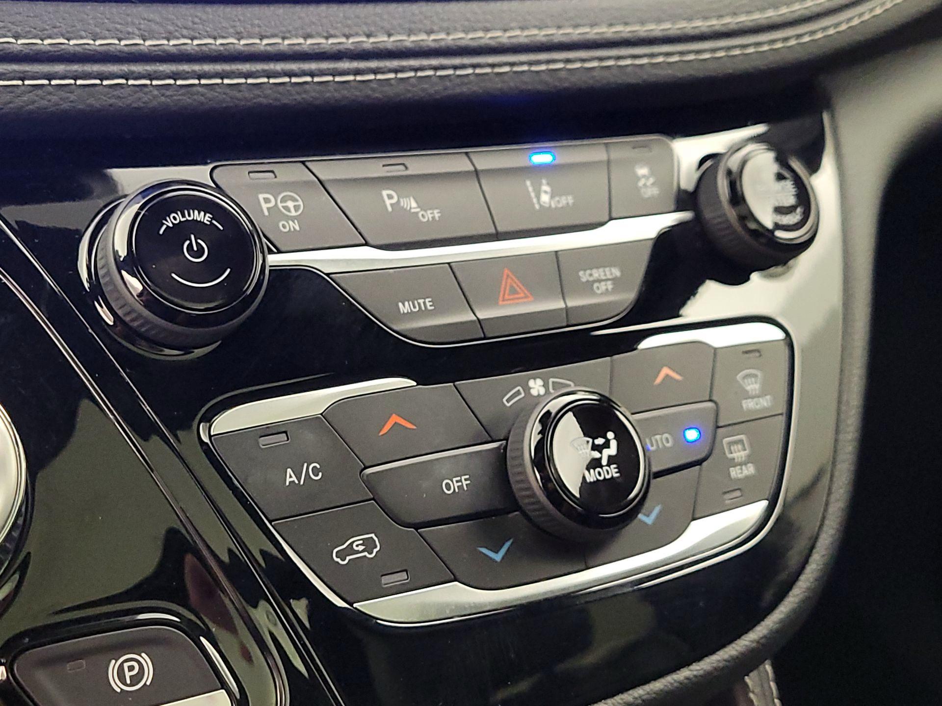 Thumbnail: 2022 Chrysler Pacifica - 16