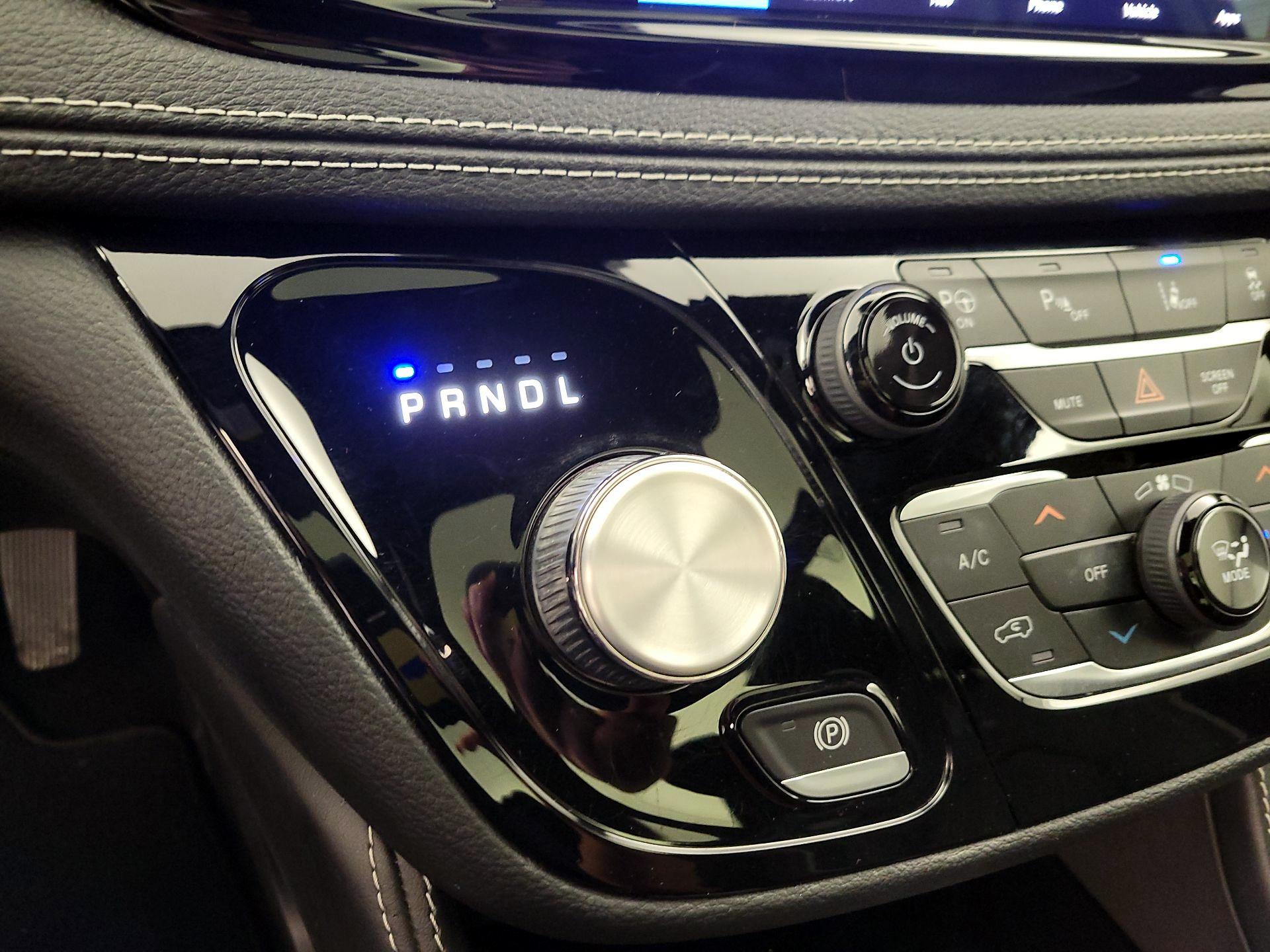 Thumbnail: 2022 Chrysler Pacifica - 17