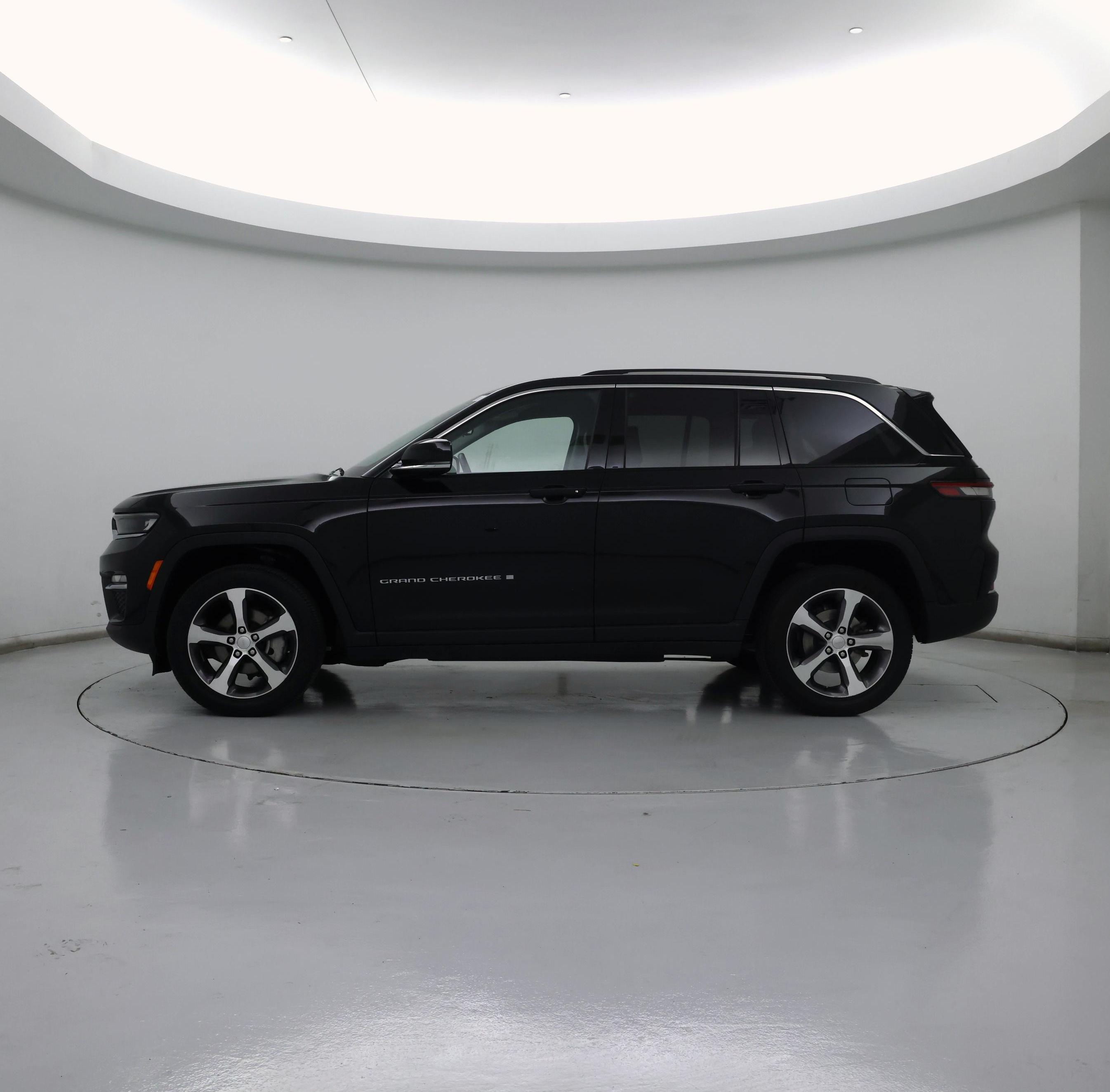 Thumbnail: 2023 Jeep Grand Cherokee - 3