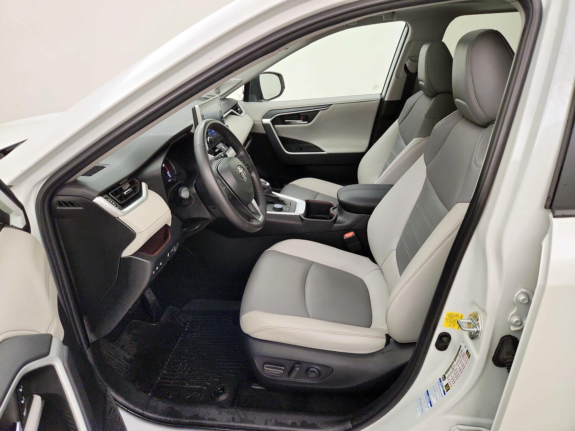 Thumbnail: 2022 Toyota RAV4 - 11