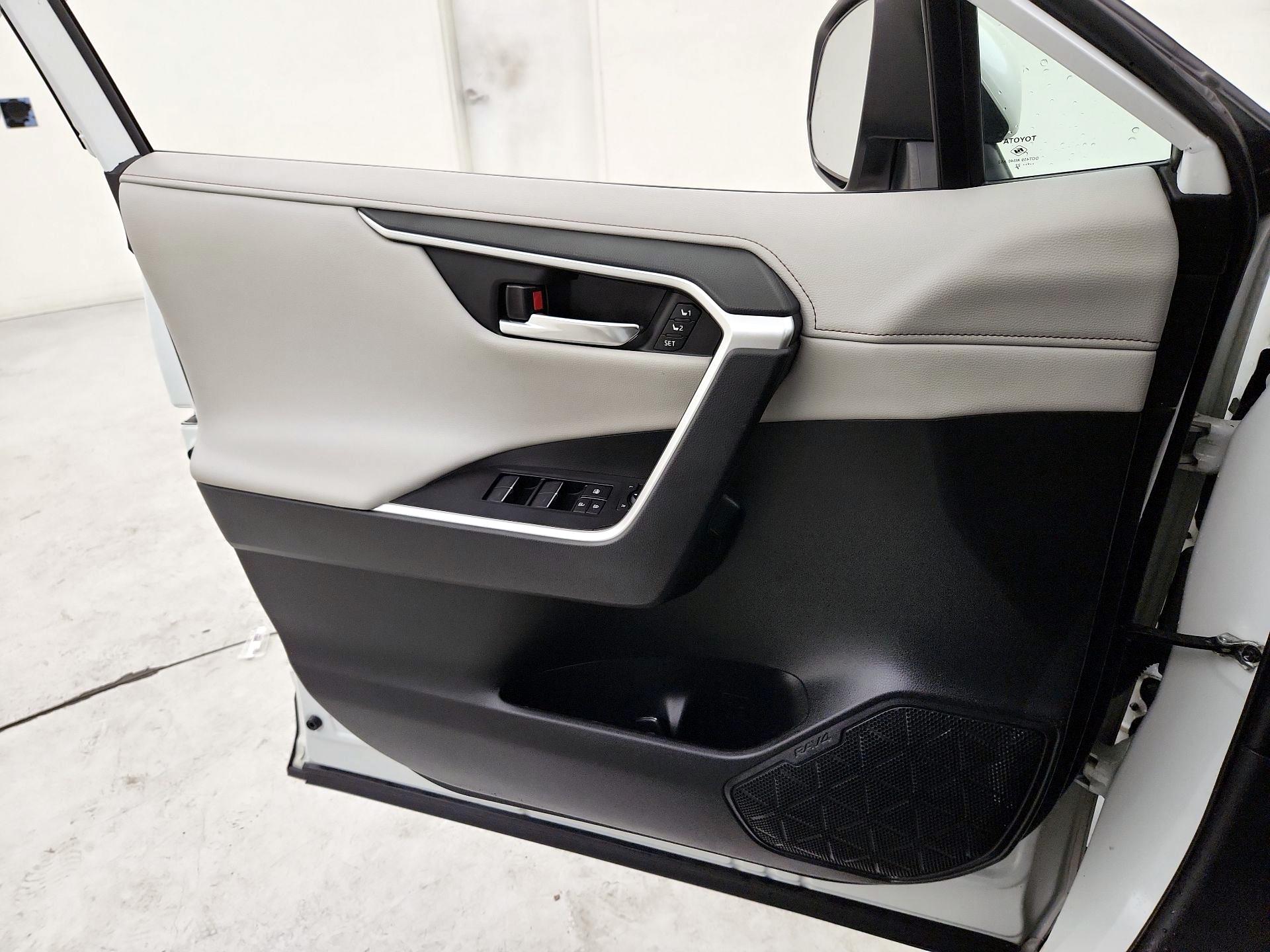 Thumbnail: 2022 Toyota RAV4 - 12