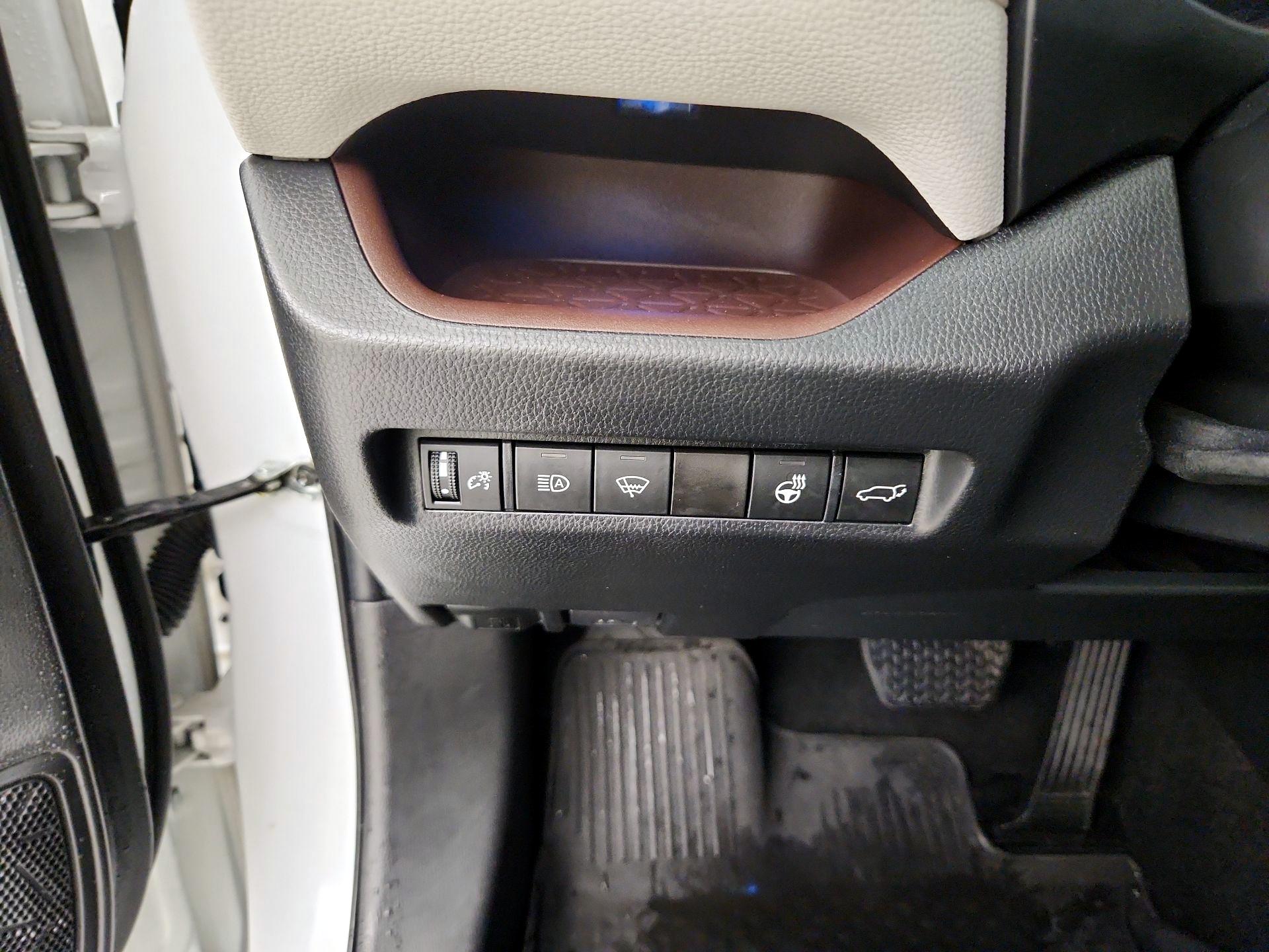 Thumbnail: 2022 Toyota RAV4 - 13