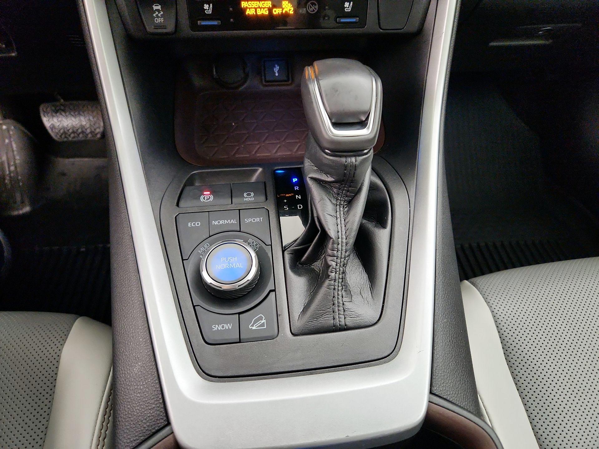 Thumbnail: 2022 Toyota RAV4 - 17