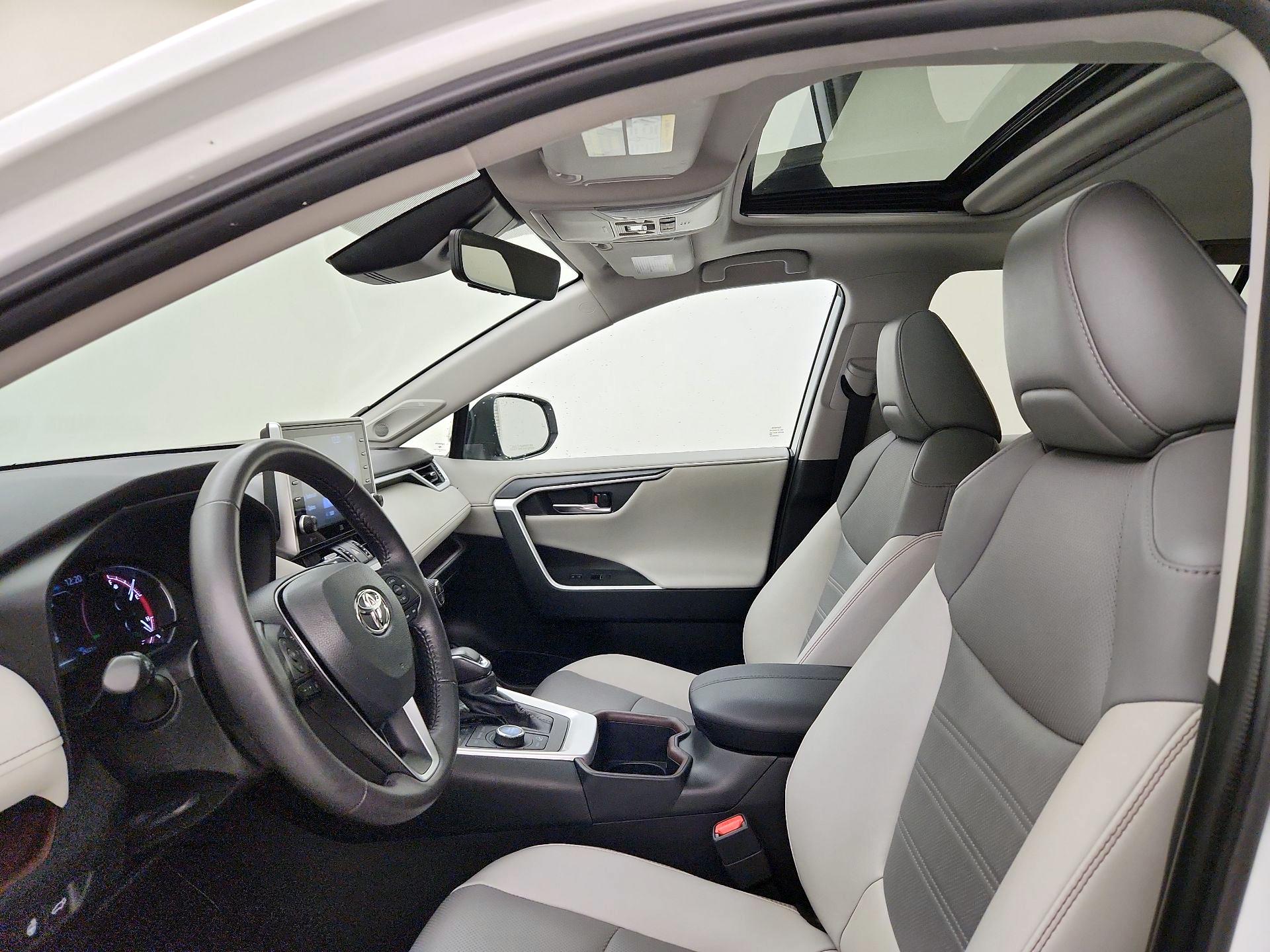 Thumbnail: 2022 Toyota RAV4 - 19