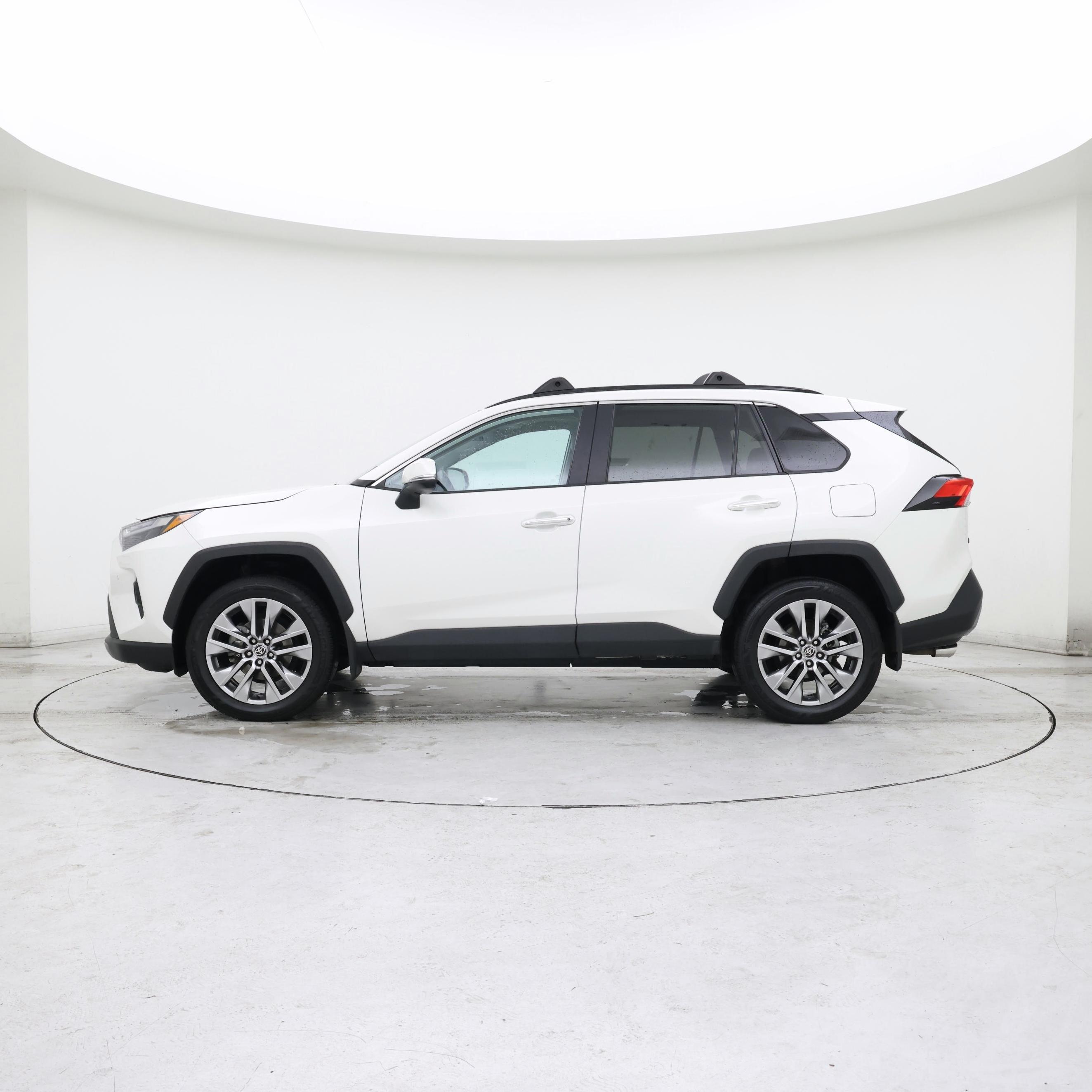 Thumbnail: 2022 Toyota RAV4 - 3