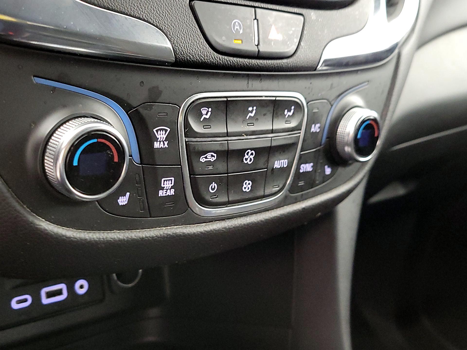 Thumbnail: 2022 Chevrolet Equinox - 17