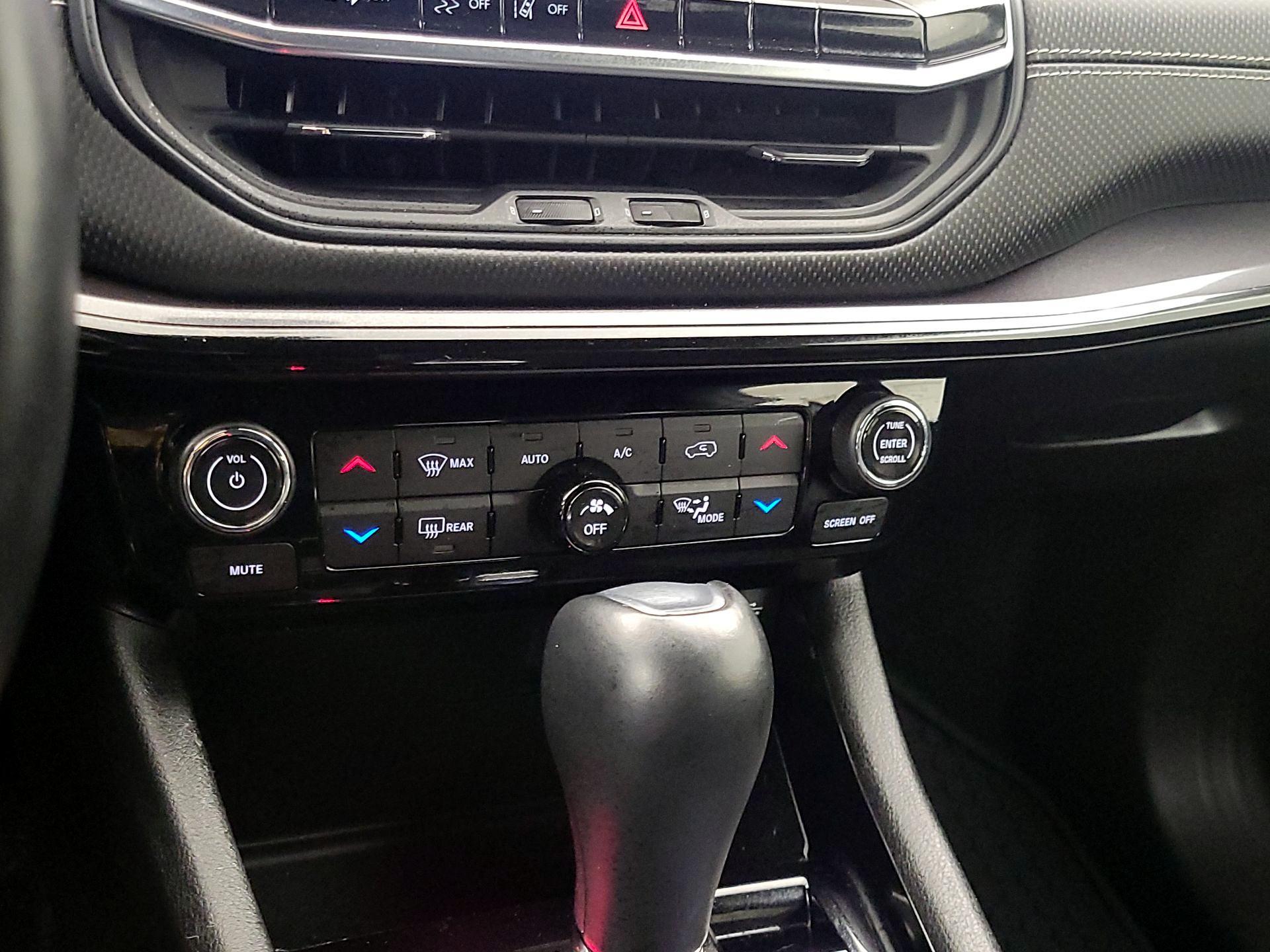 Thumbnail: 2022 Jeep Compass - 16