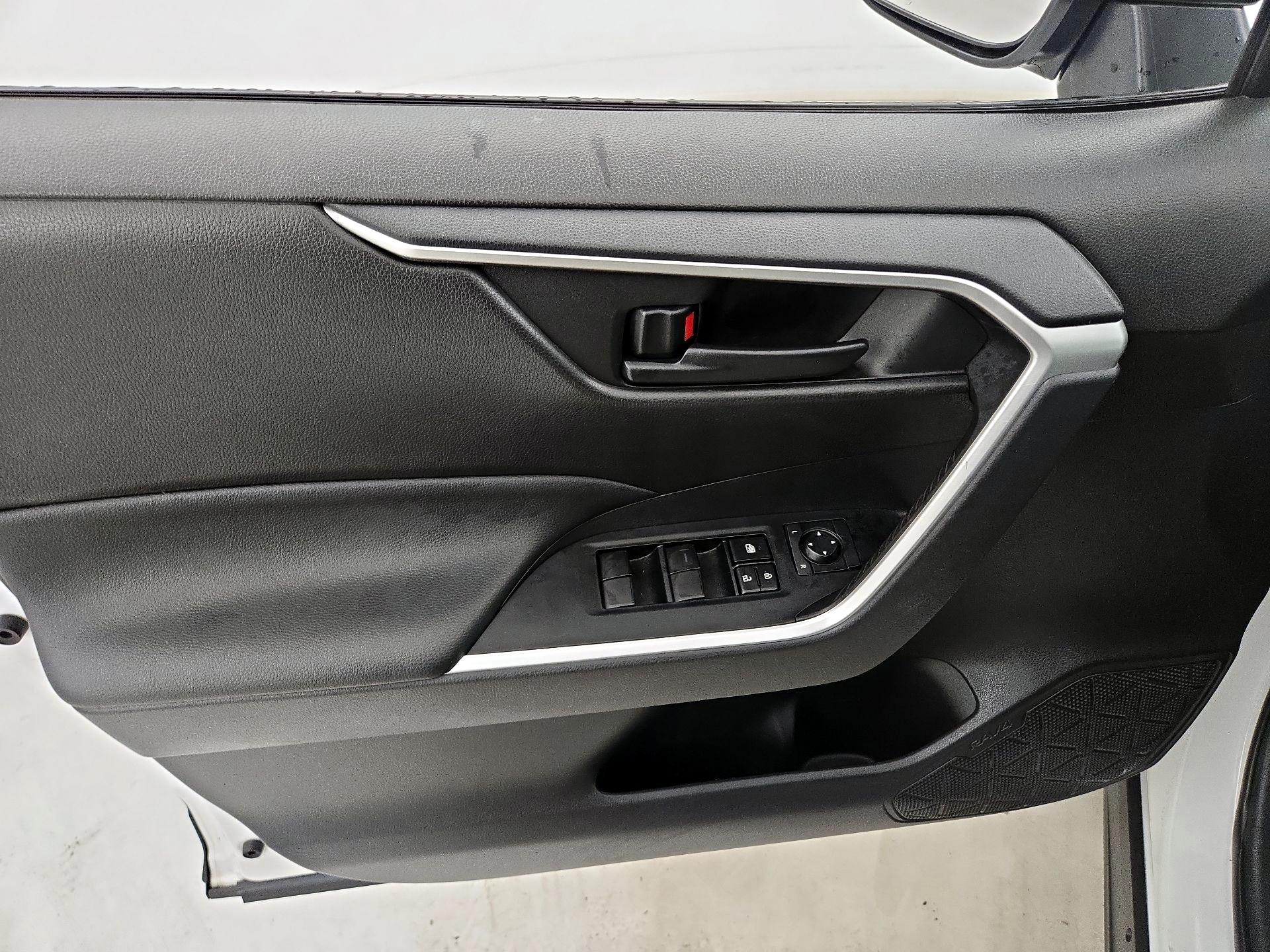 Thumbnail: 2022 Toyota RAV4 - 12