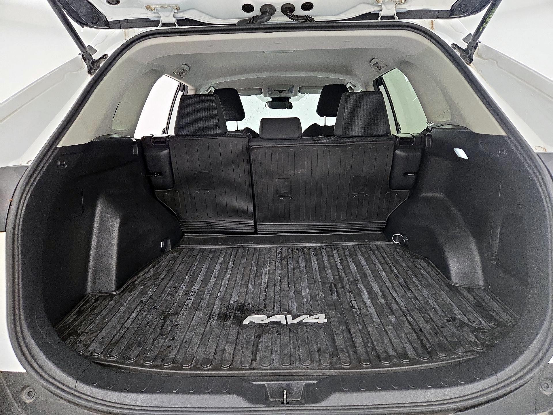 Thumbnail: 2022 Toyota RAV4 - 20