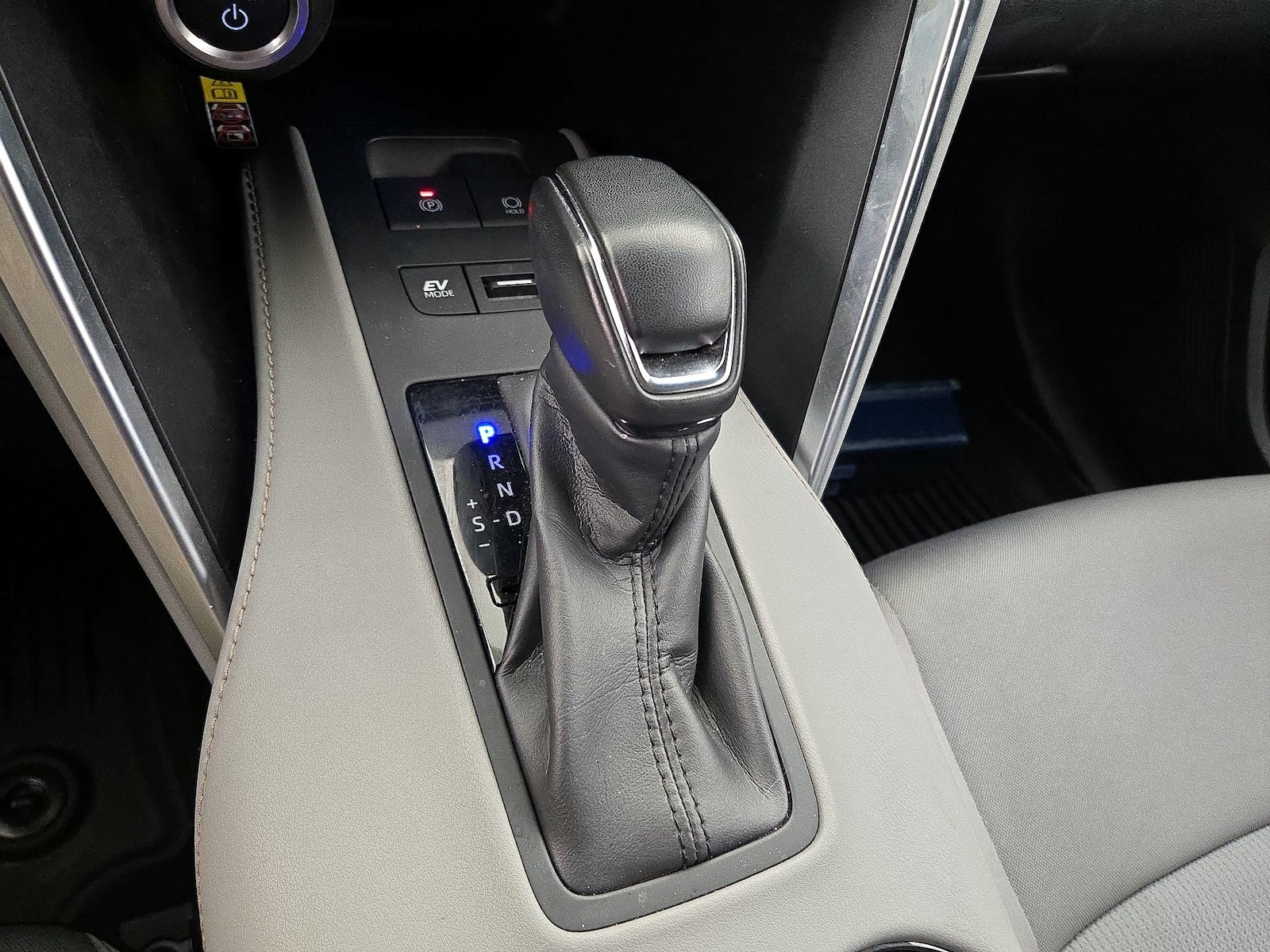 2023 Toyota Venza LE - Photo 18