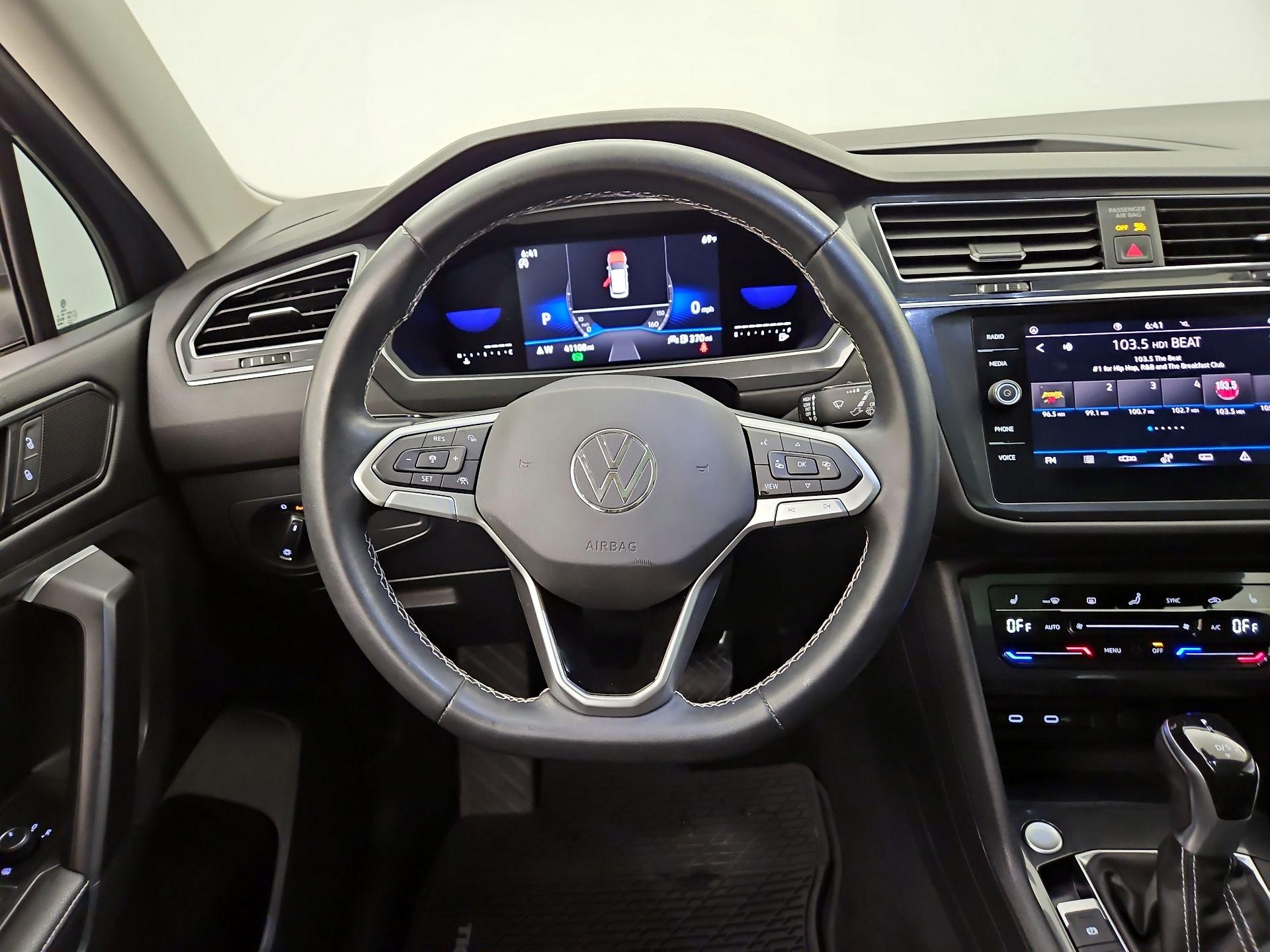 Thumbnail: 2023 Volkswagen Tiguan - 10