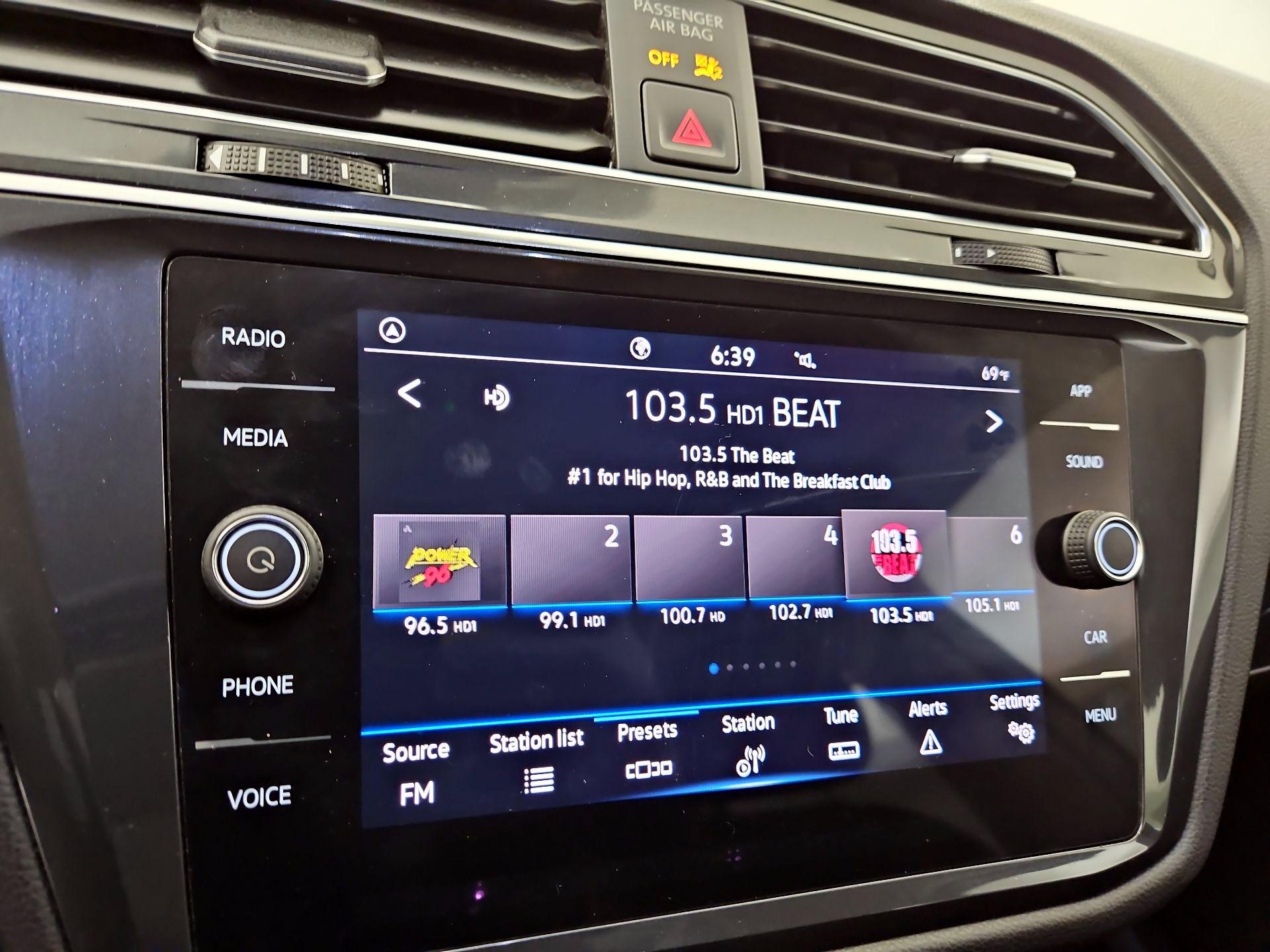 Thumbnail: 2023 Volkswagen Tiguan - 15