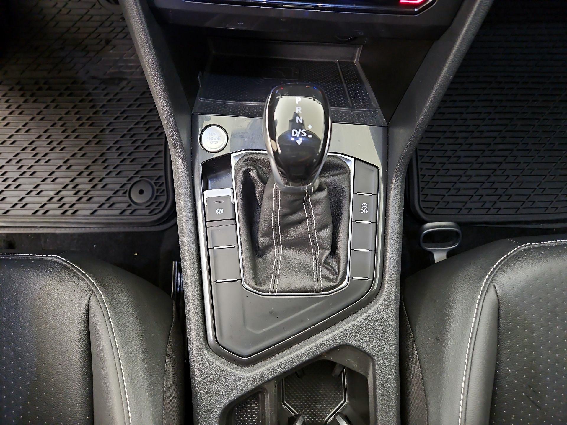 Thumbnail: 2023 Volkswagen Tiguan - 17