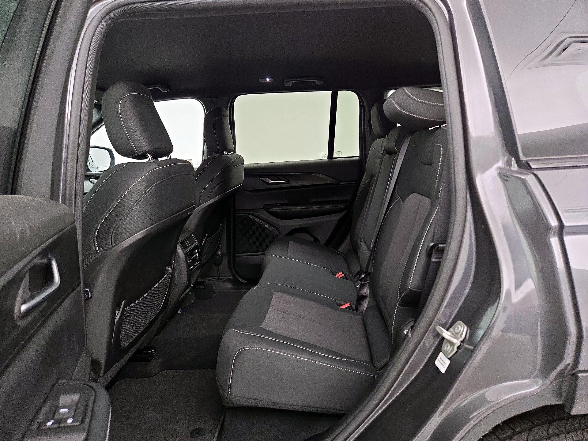 Thumbnail: 2024 Jeep Grand Cherokee - 19