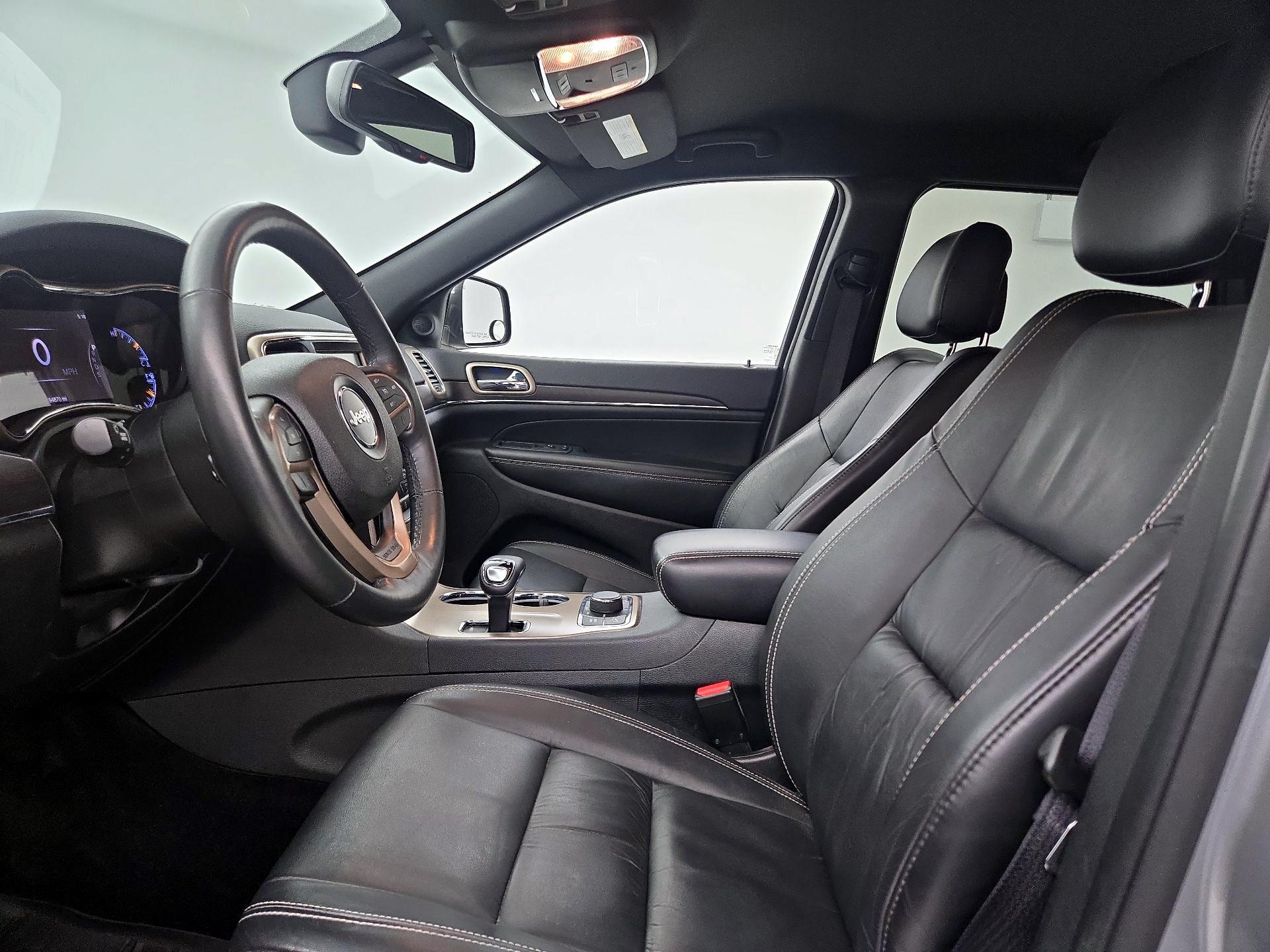 Thumbnail: 2015 Jeep Grand Cherokee - 11