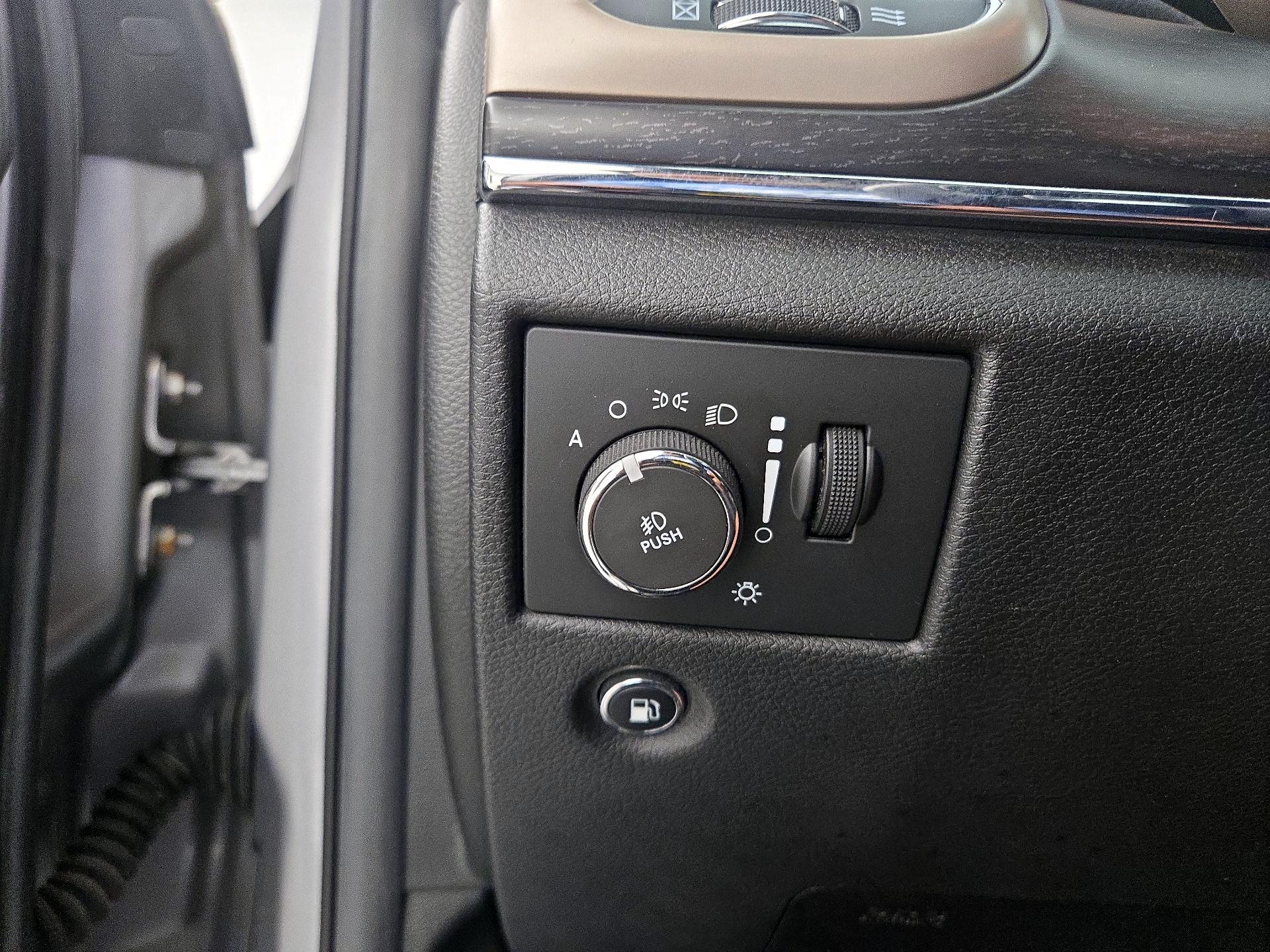 Thumbnail: 2015 Jeep Grand Cherokee - 13