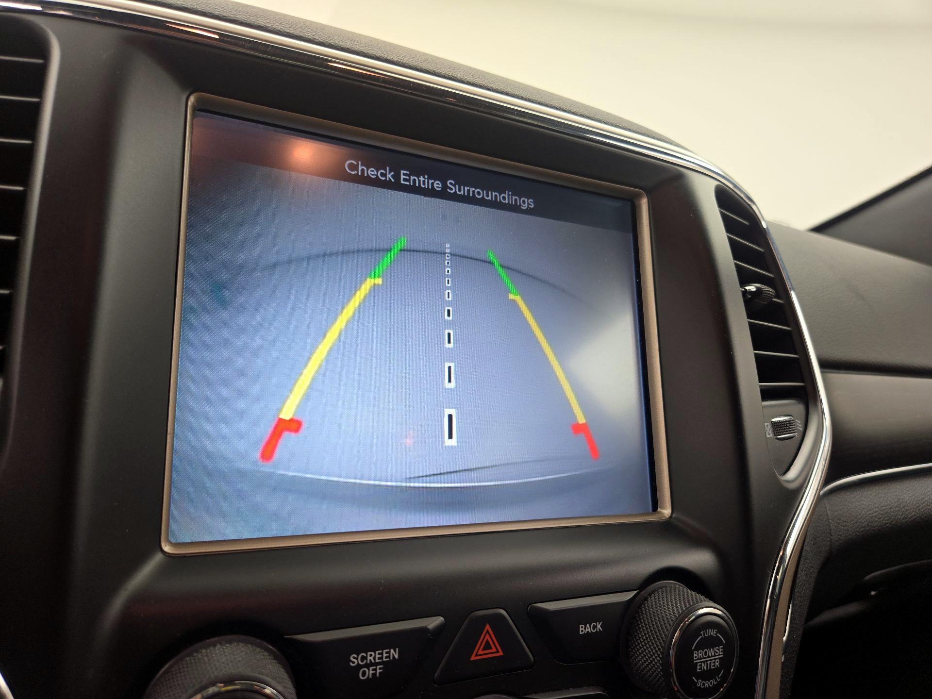 Thumbnail: 2015 Jeep Grand Cherokee - 14