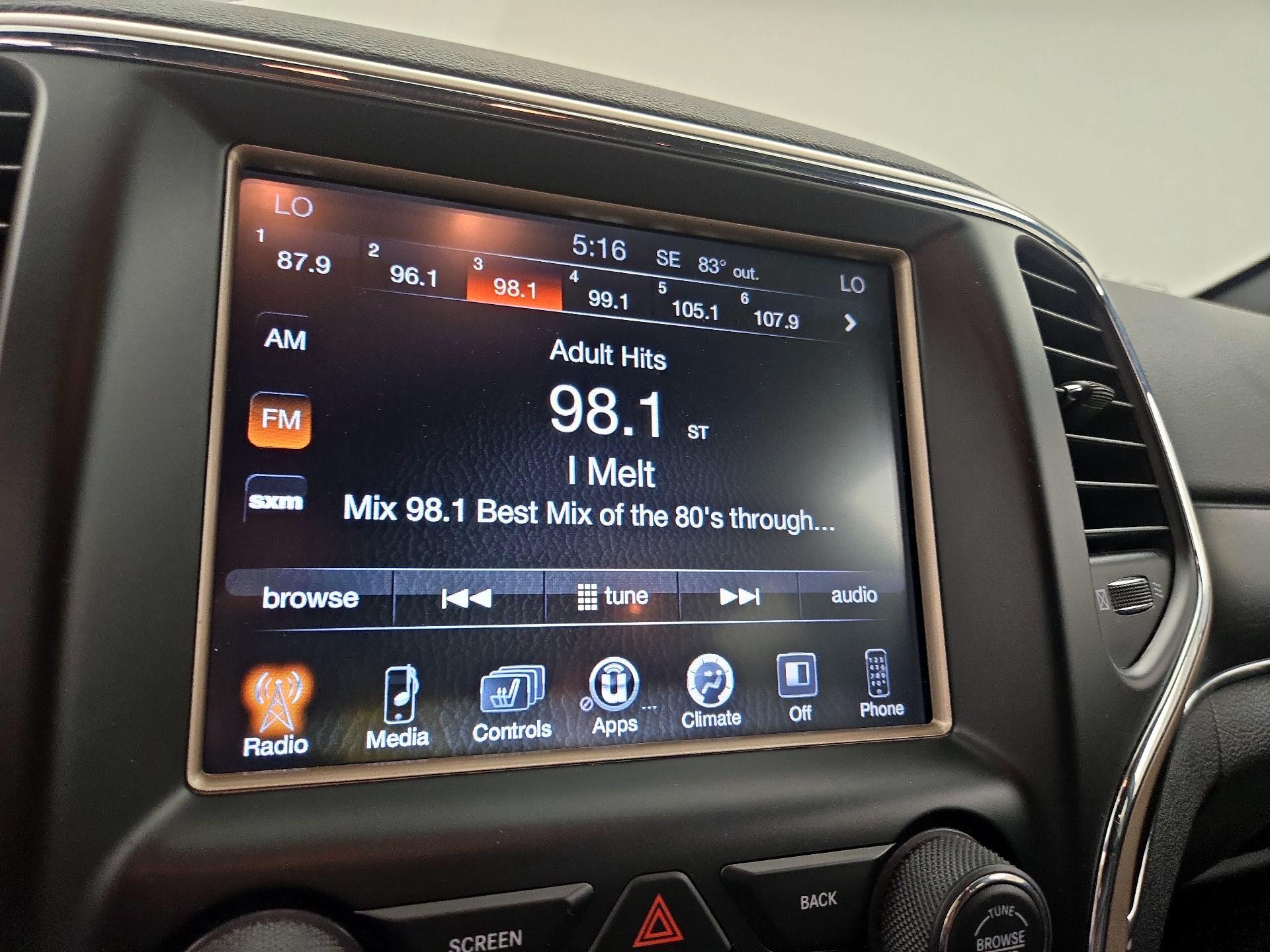 Thumbnail: 2015 Jeep Grand Cherokee - 15