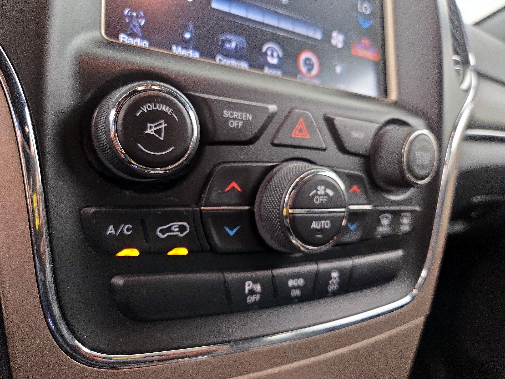 Thumbnail: 2015 Jeep Grand Cherokee - 16