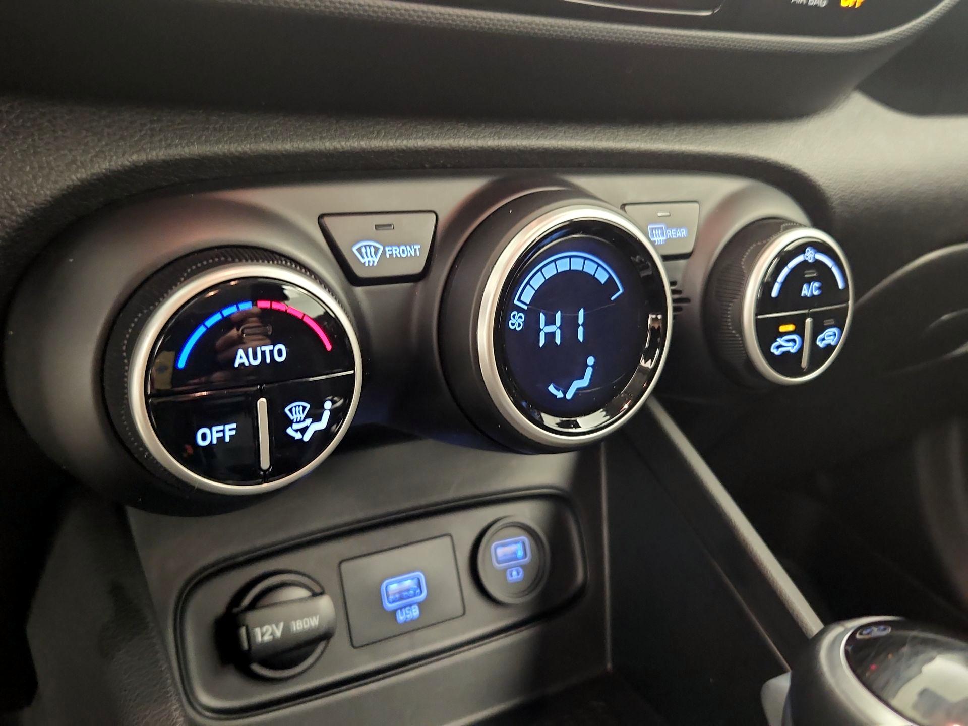 Thumbnail: 2021 Hyundai Venue - 16