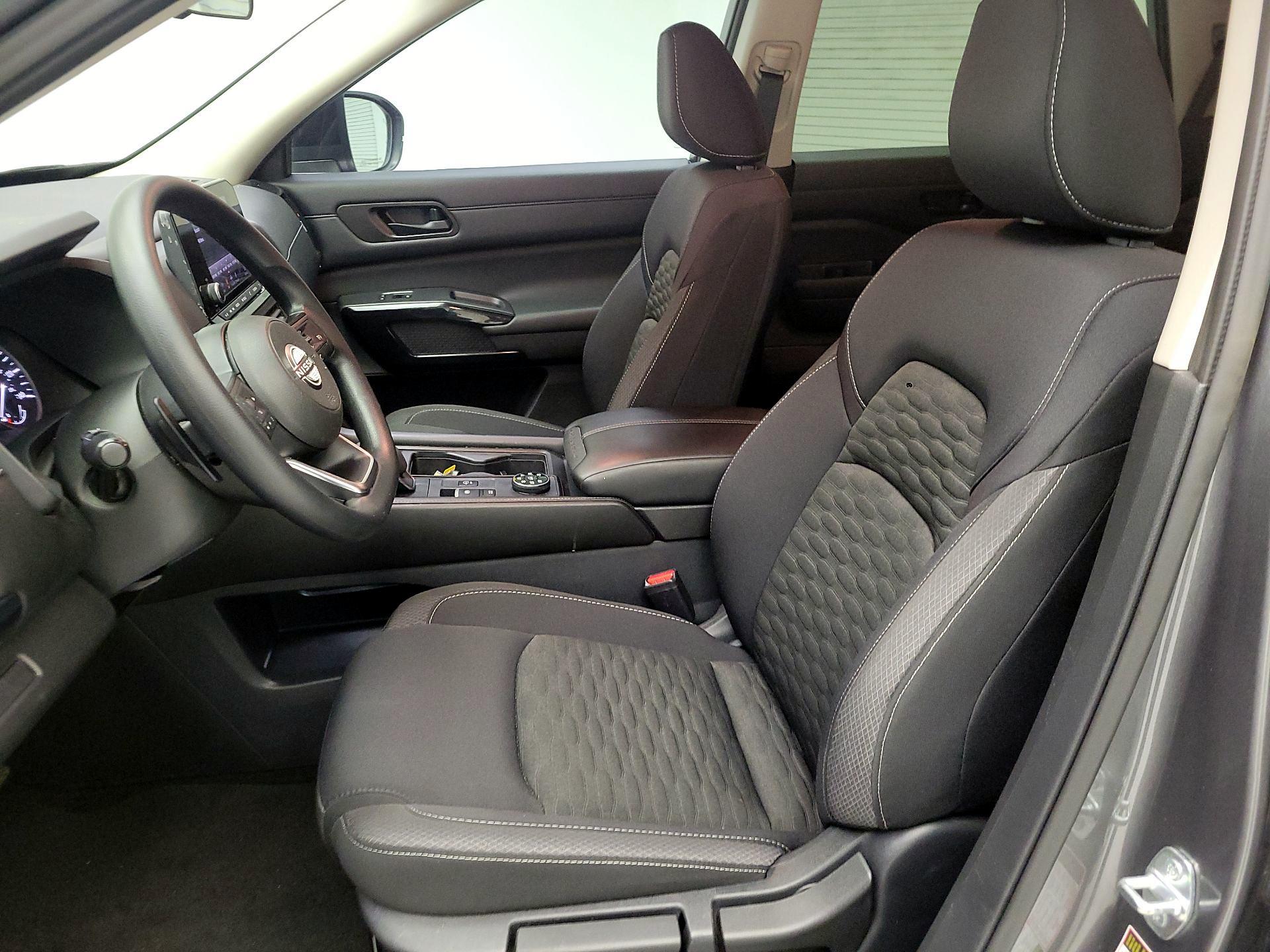 Thumbnail: 2023 Nissan Pathfinder - 9