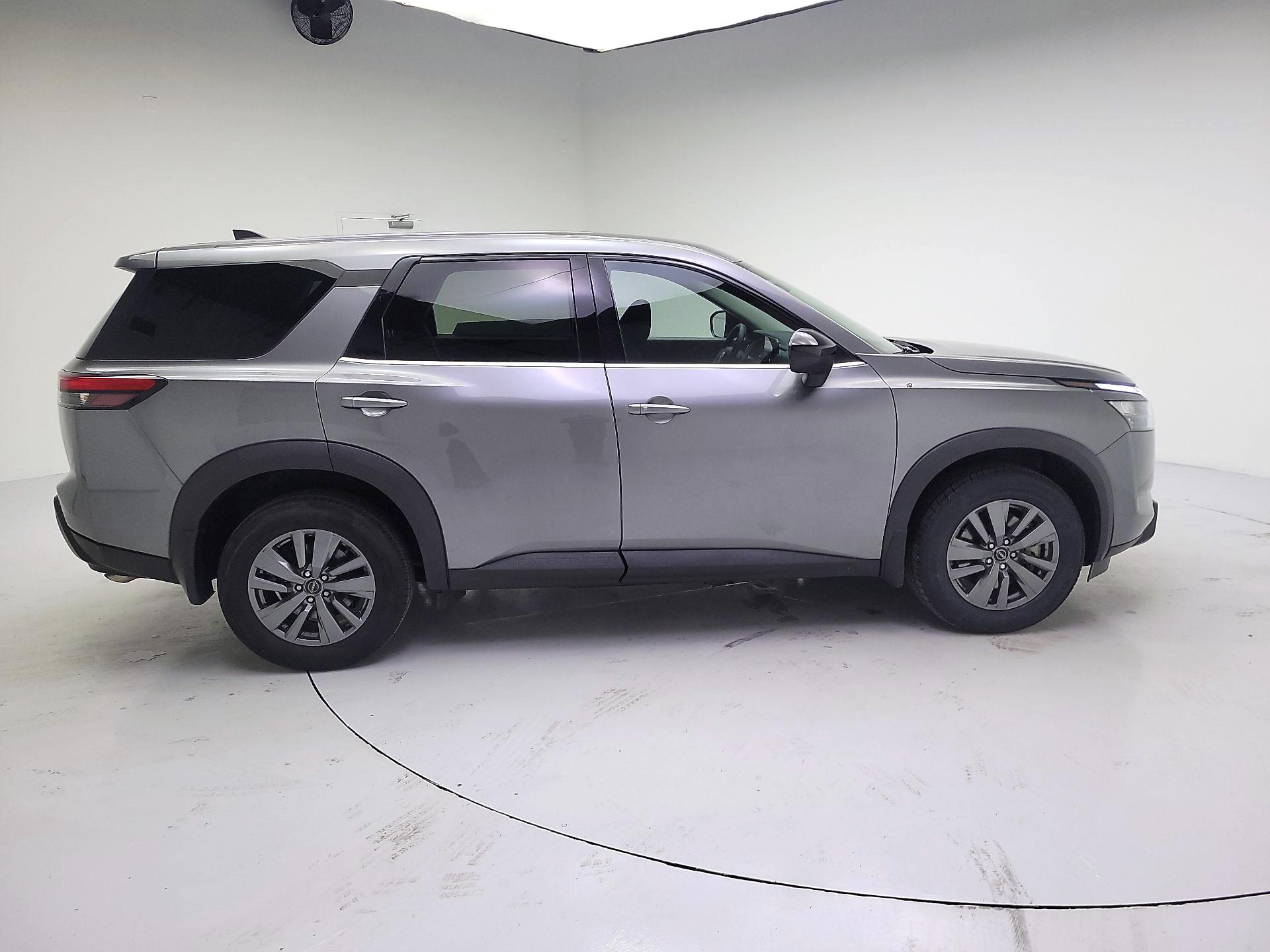 Thumbnail: 2023 Nissan Pathfinder - 4