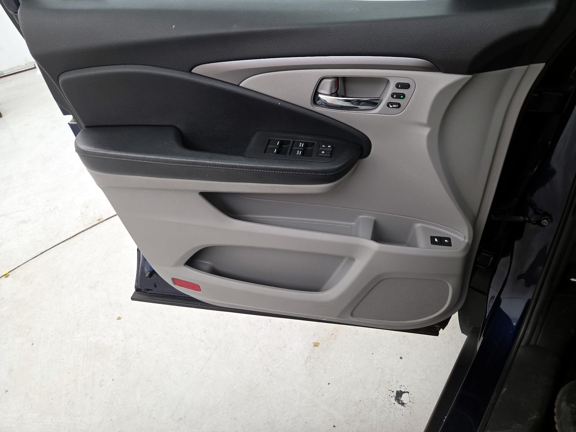 Thumbnail: 2019 Honda Pilot - 10