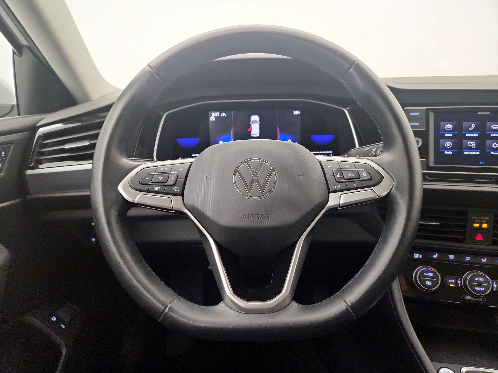 Thumbnail: 2023 Volkswagen Jetta - 10