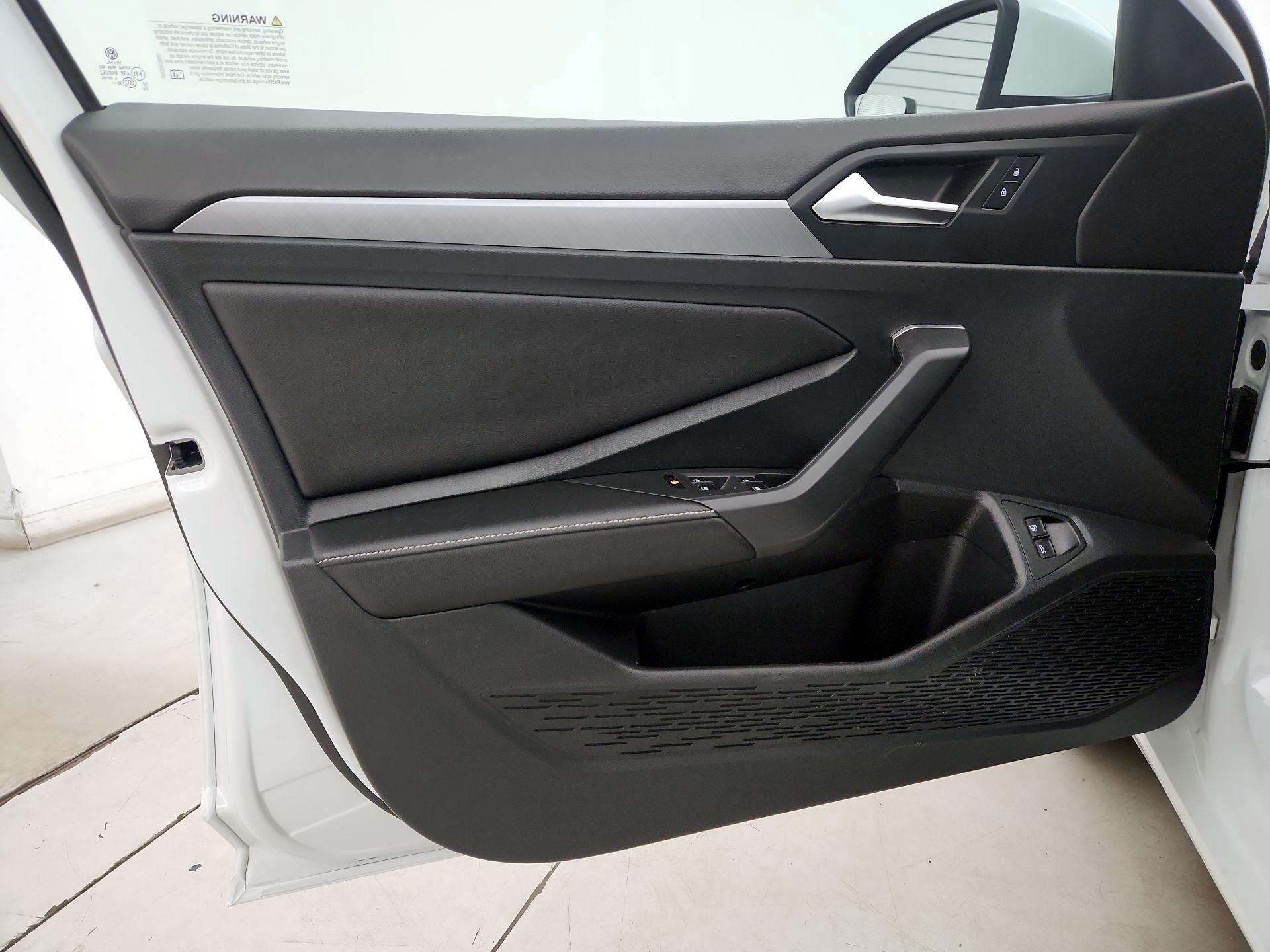 Thumbnail: 2023 Volkswagen Jetta - 12