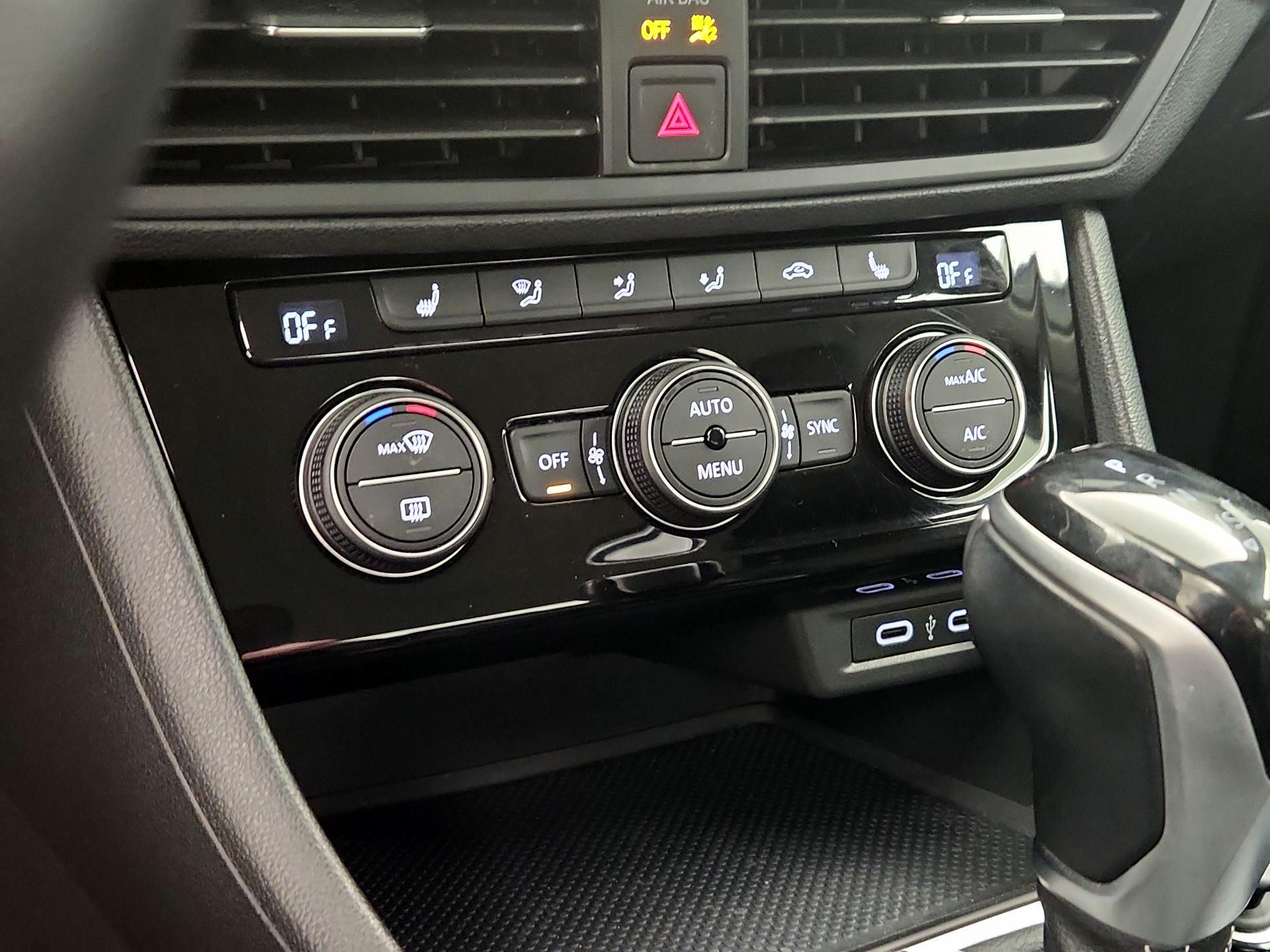 Thumbnail: 2023 Volkswagen Jetta - 16