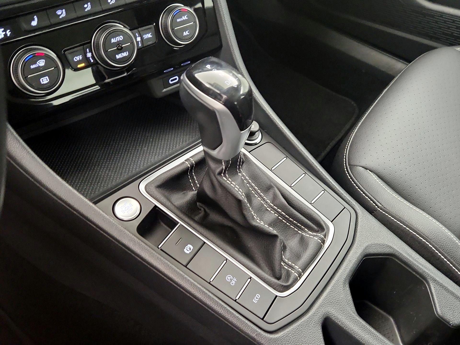 Thumbnail: 2023 Volkswagen Jetta - 17