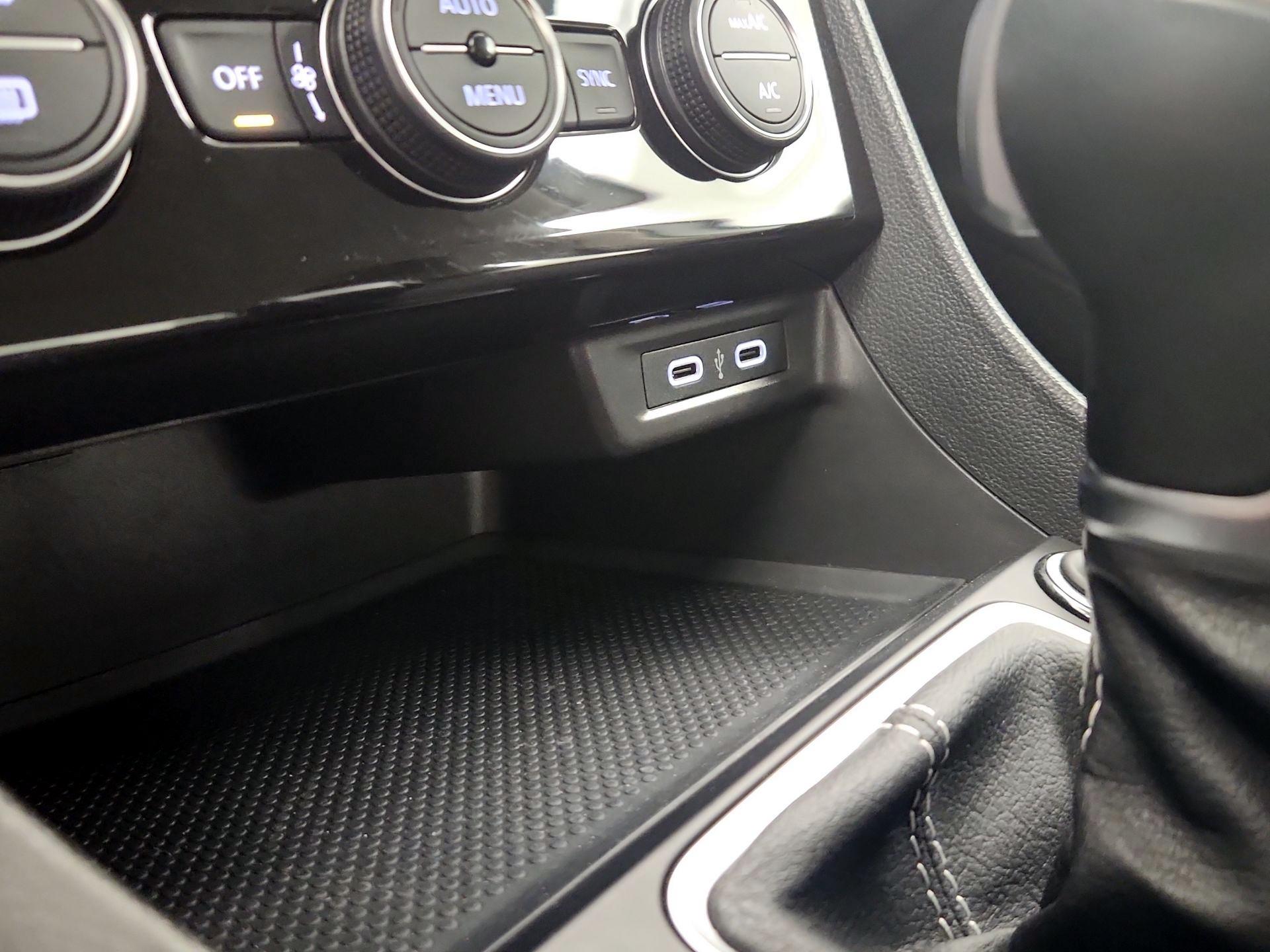 Thumbnail: 2023 Volkswagen Jetta - 18