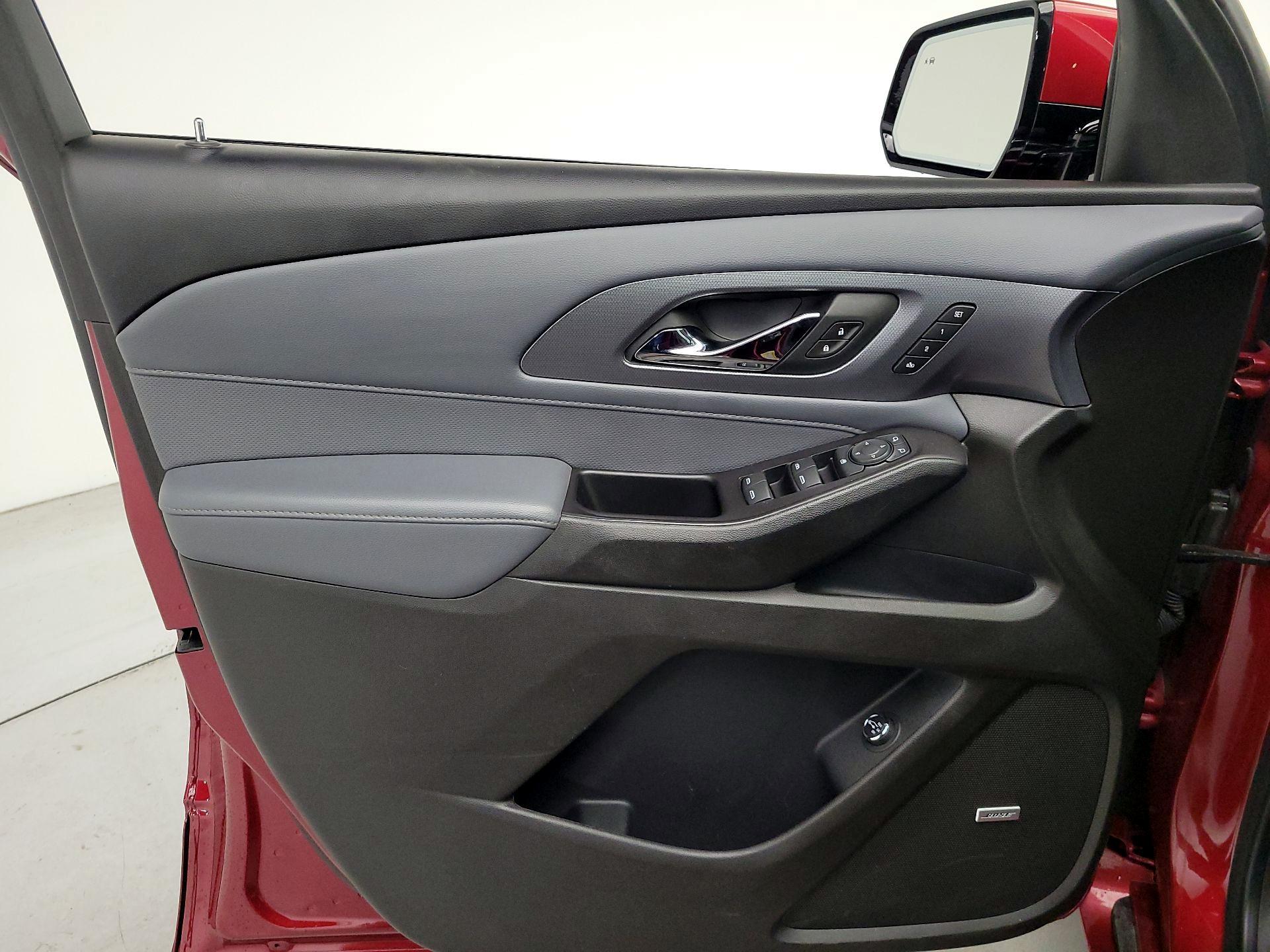 Thumbnail: 2020 Chevrolet Traverse - 12