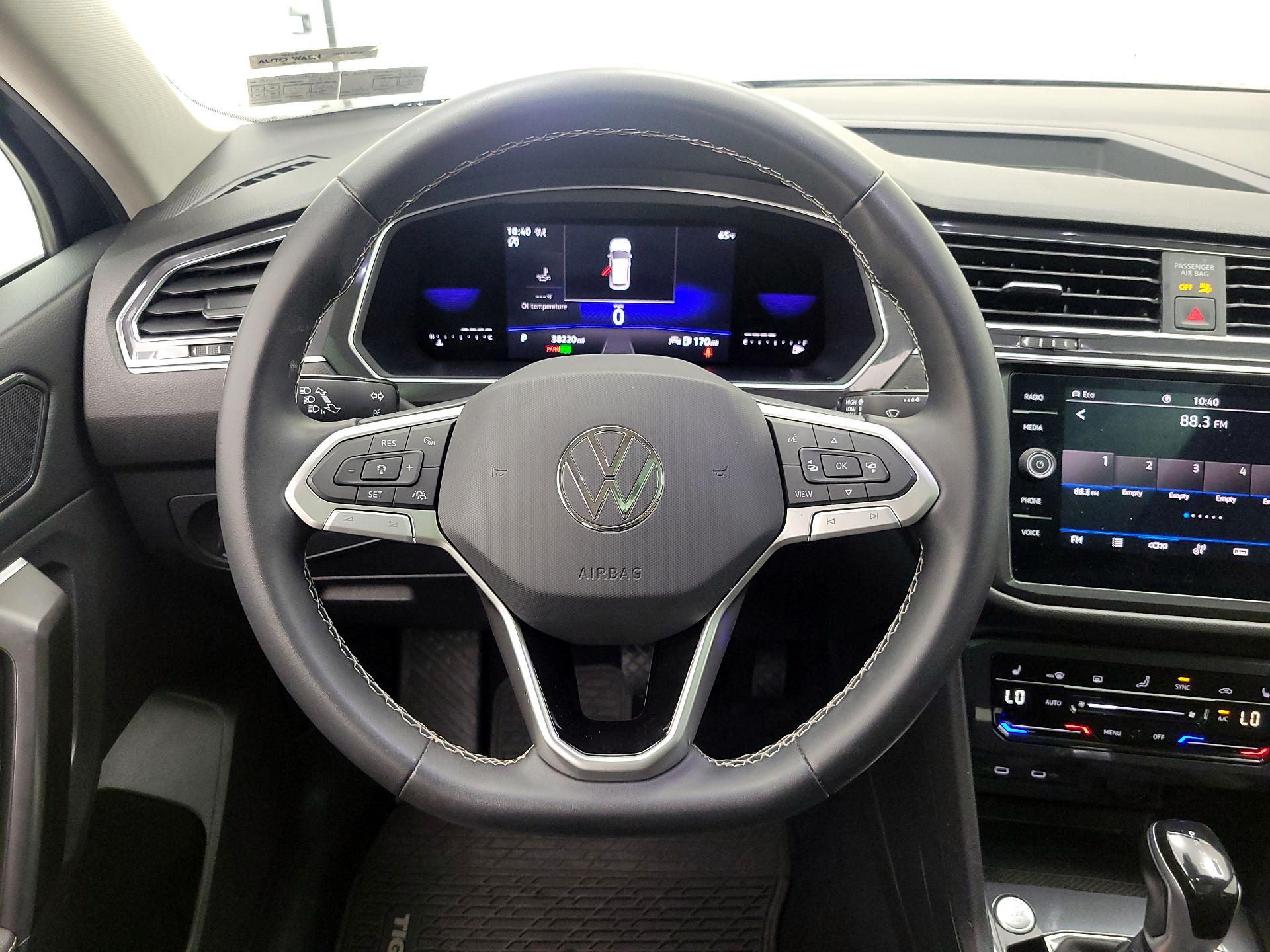 Thumbnail: 2022 Volkswagen Tiguan - 10
