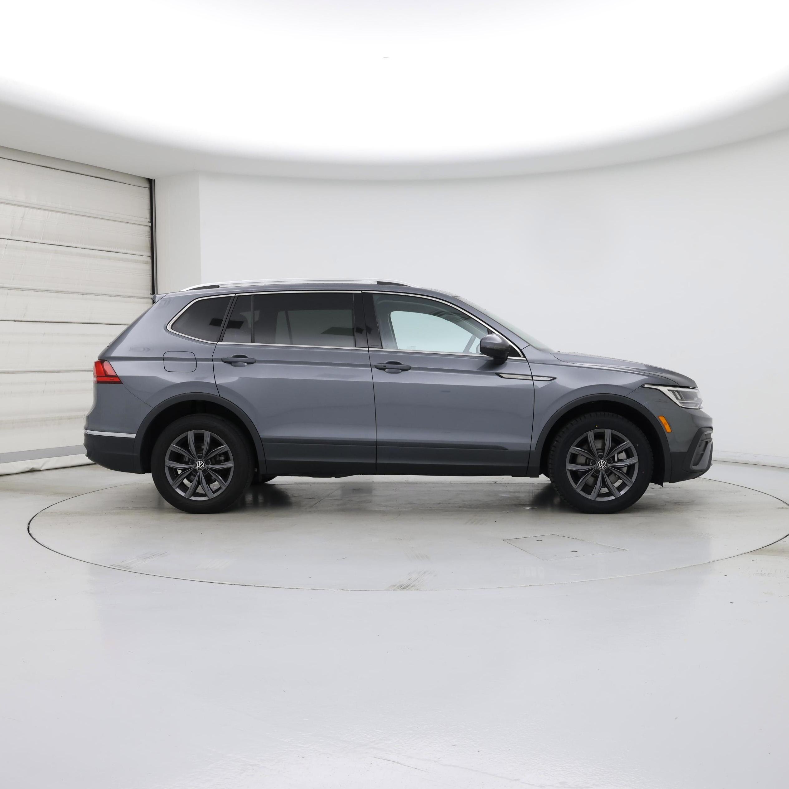 Thumbnail: 2022 Volkswagen Tiguan - 7