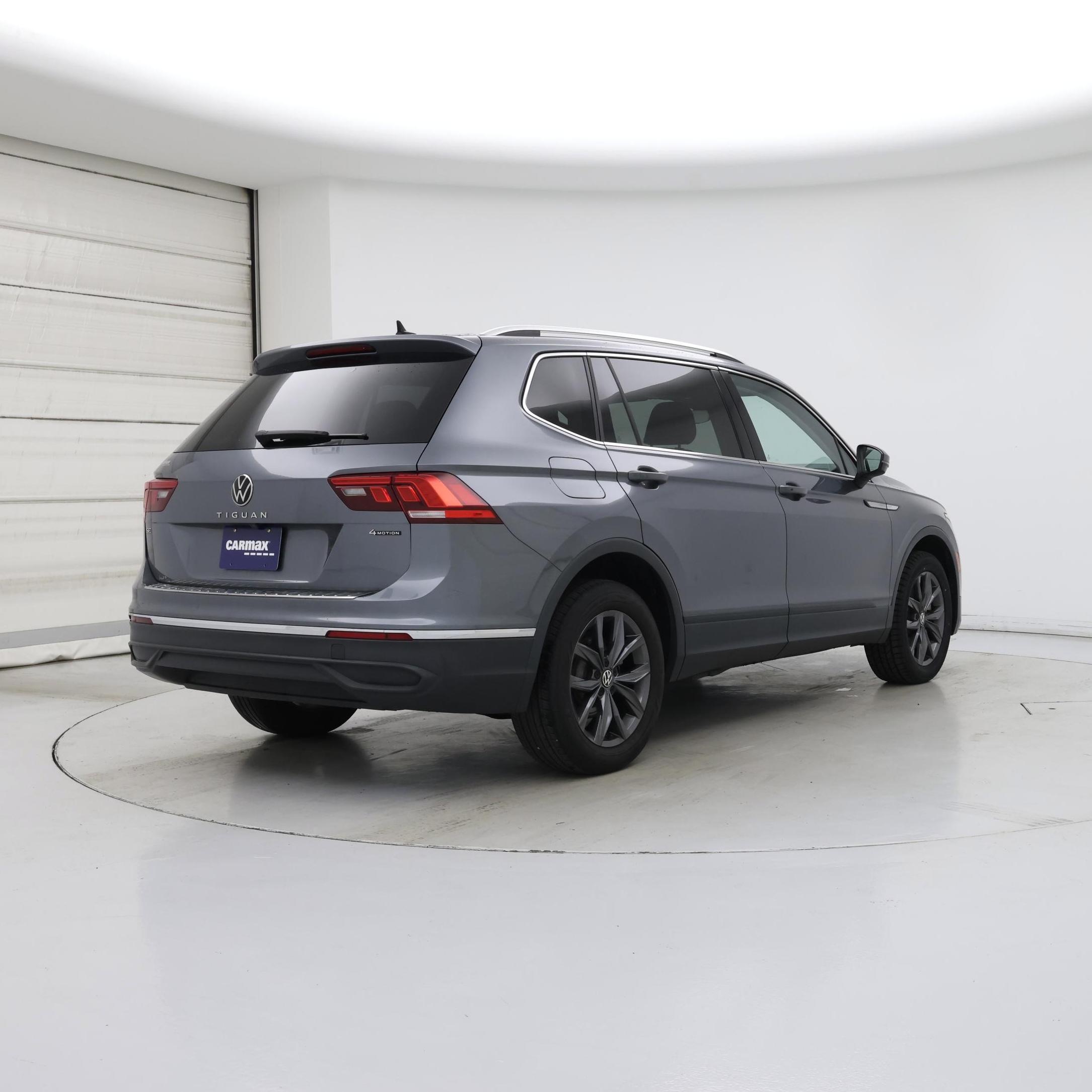 Thumbnail: 2022 Volkswagen Tiguan - 8