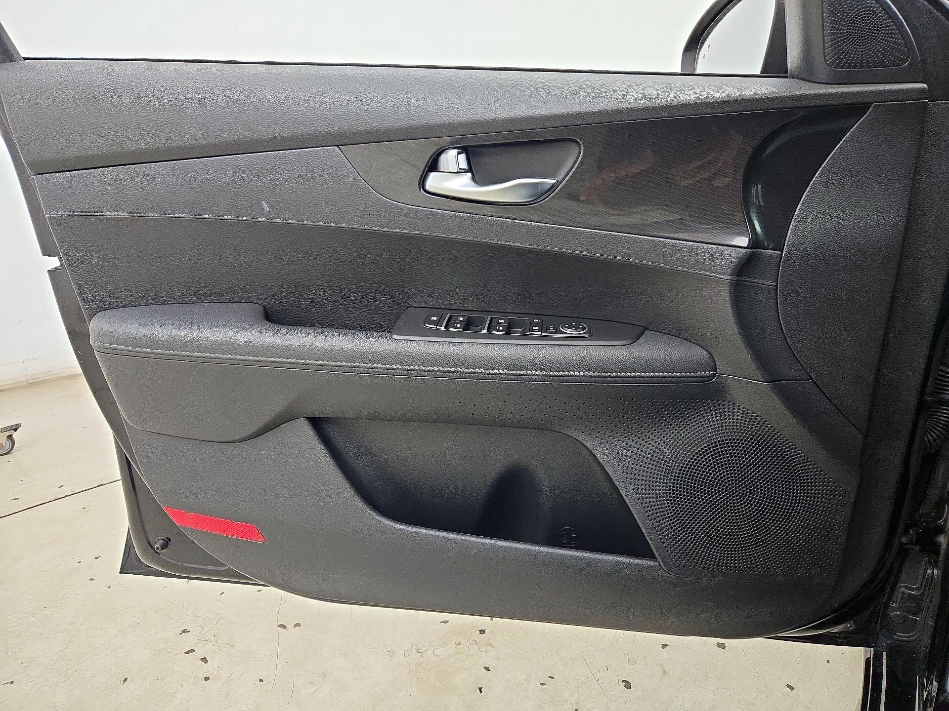 Thumbnail: 2023 Kia Forte - 12