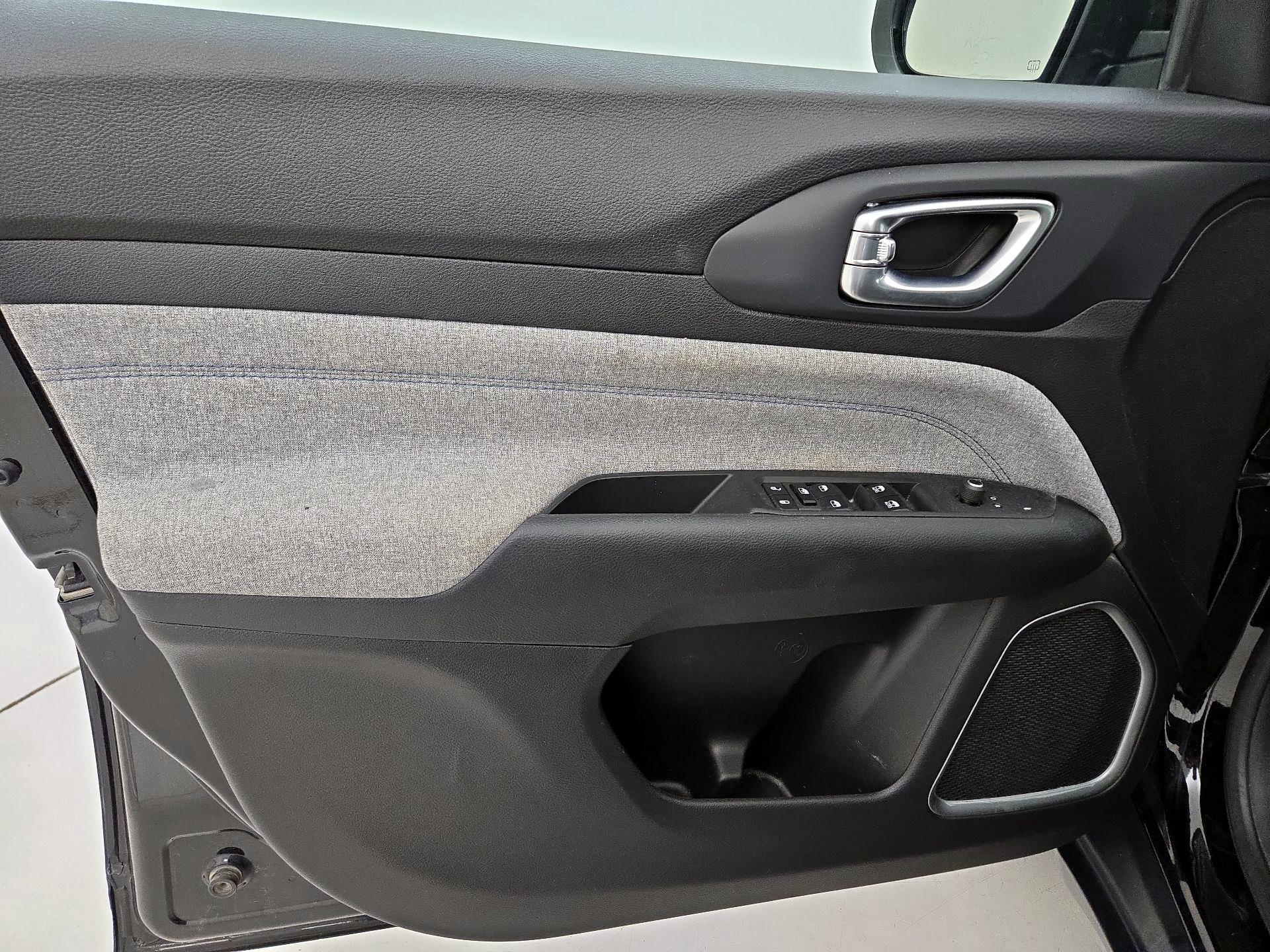 Thumbnail: 2023 Jeep Compass - 12