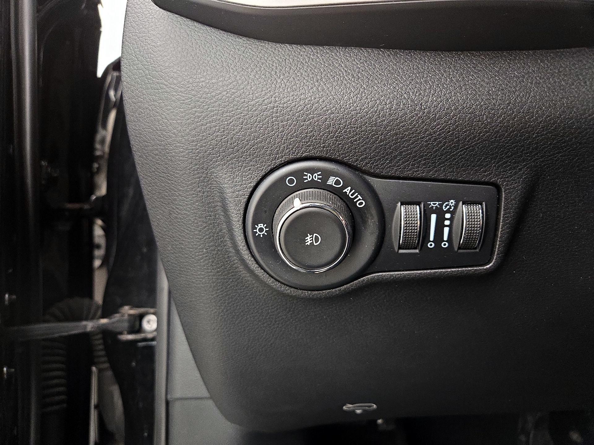 Thumbnail: 2023 Jeep Compass - 13