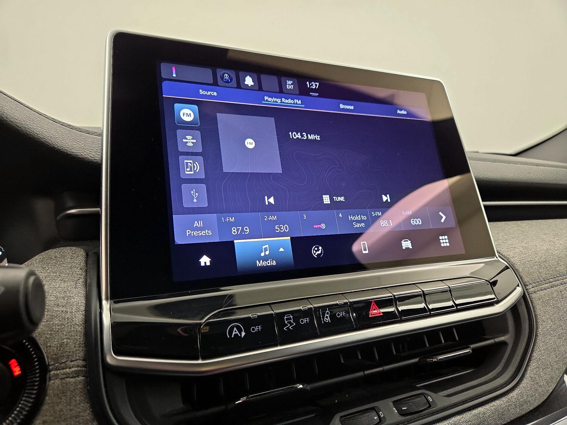 Thumbnail: 2023 Jeep Compass - 15