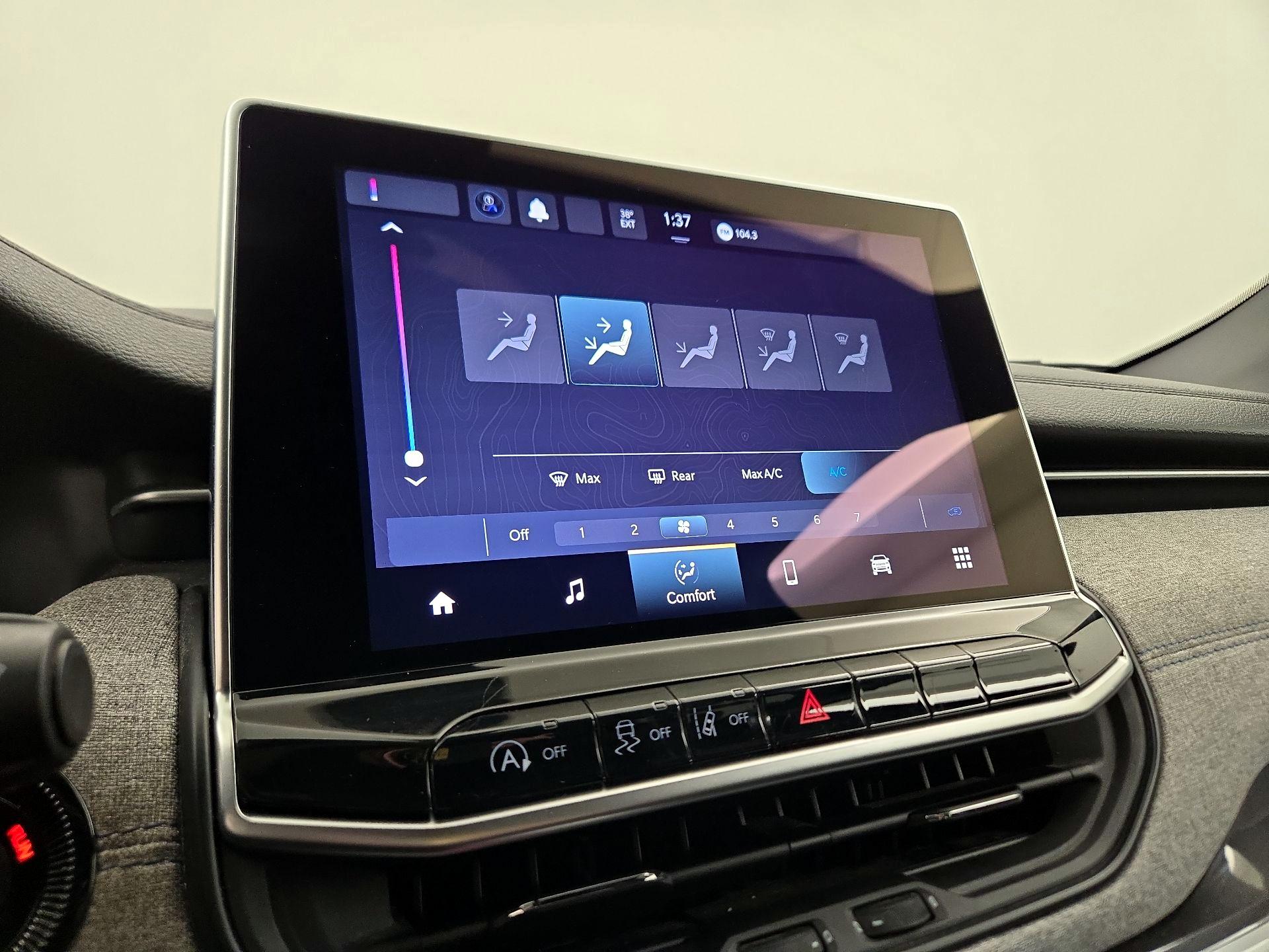 Thumbnail: 2023 Jeep Compass - 16